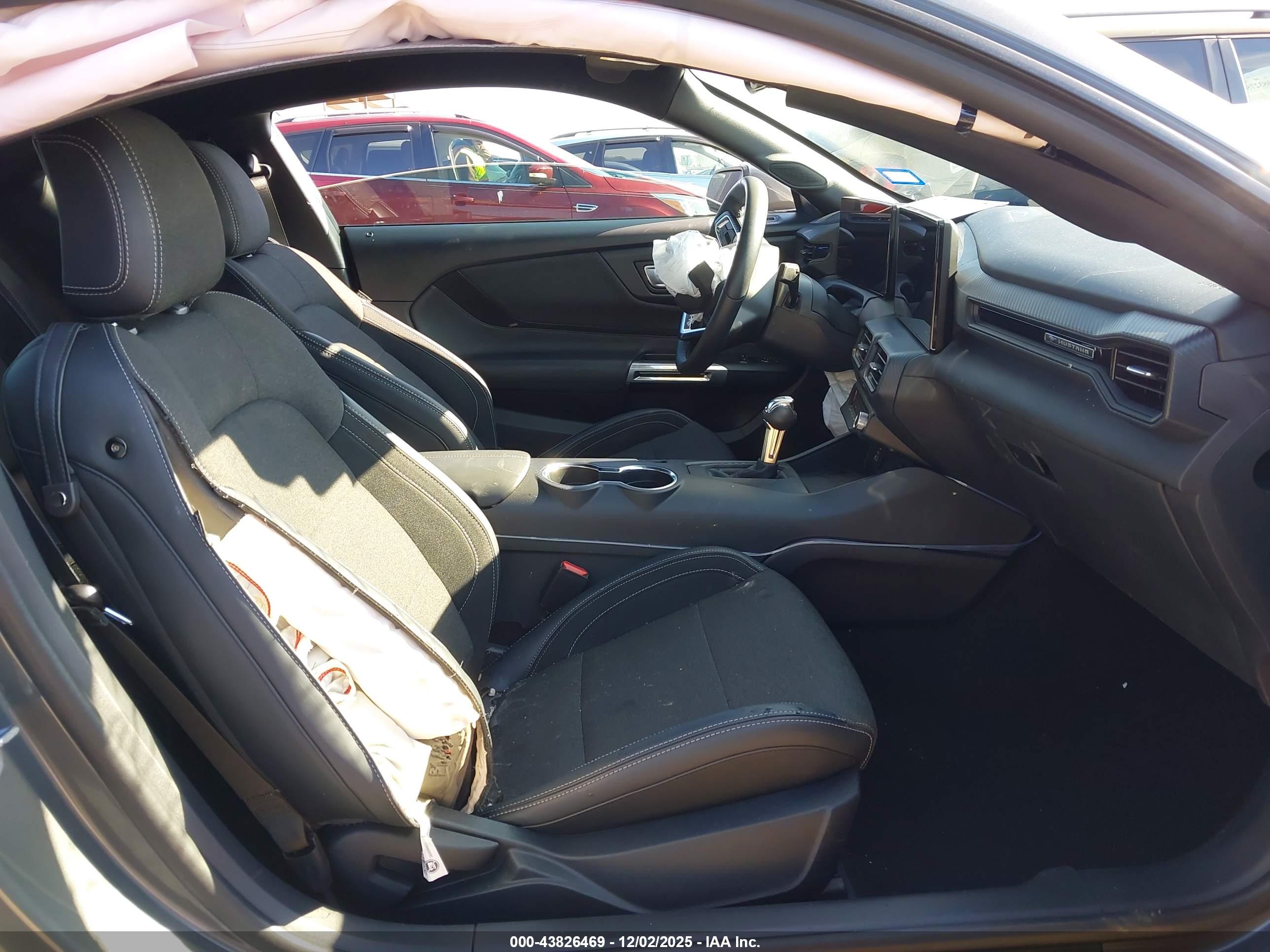 FORD MUSTANG image 5