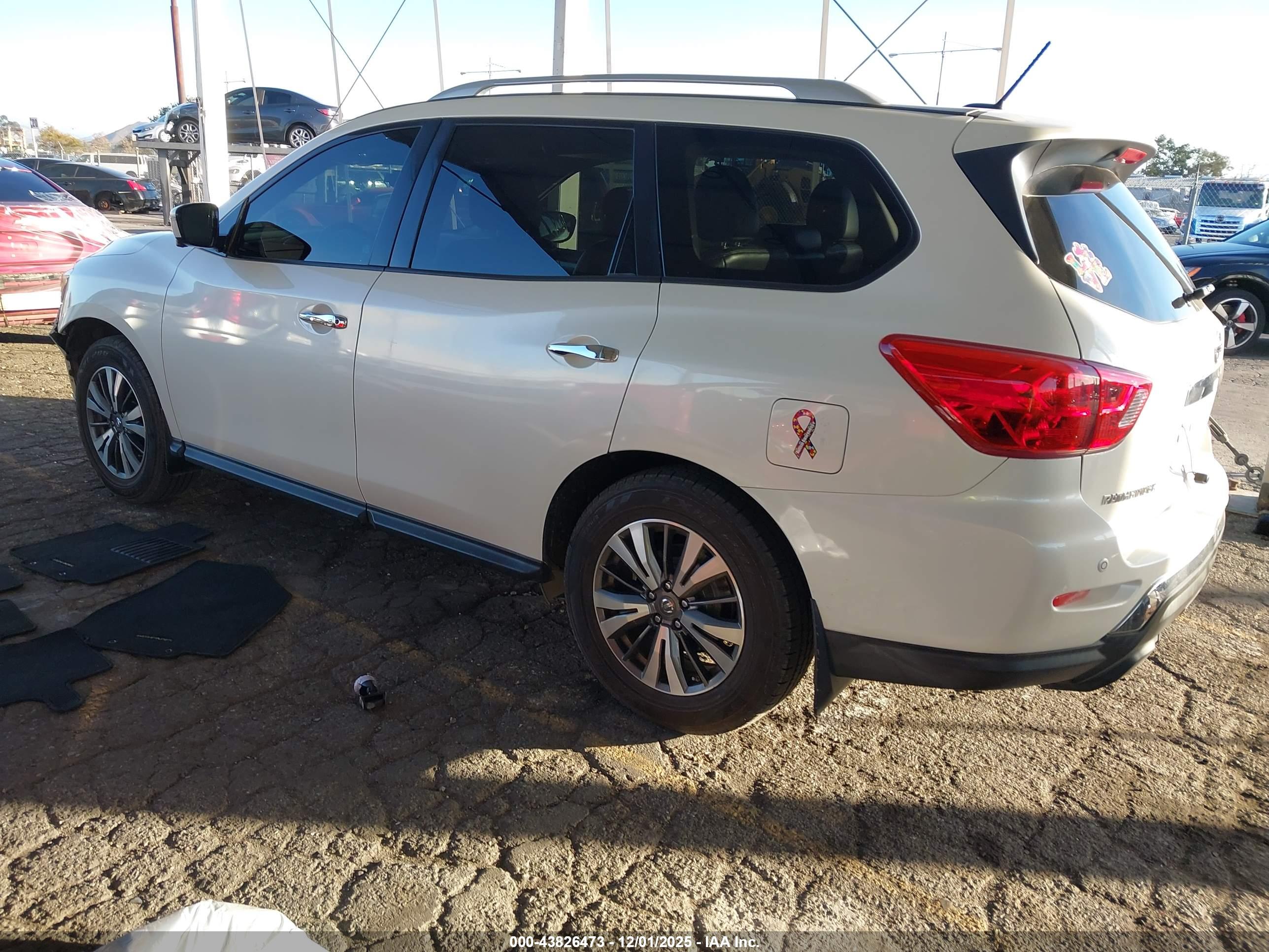 NISSAN PATHFINDER image 3