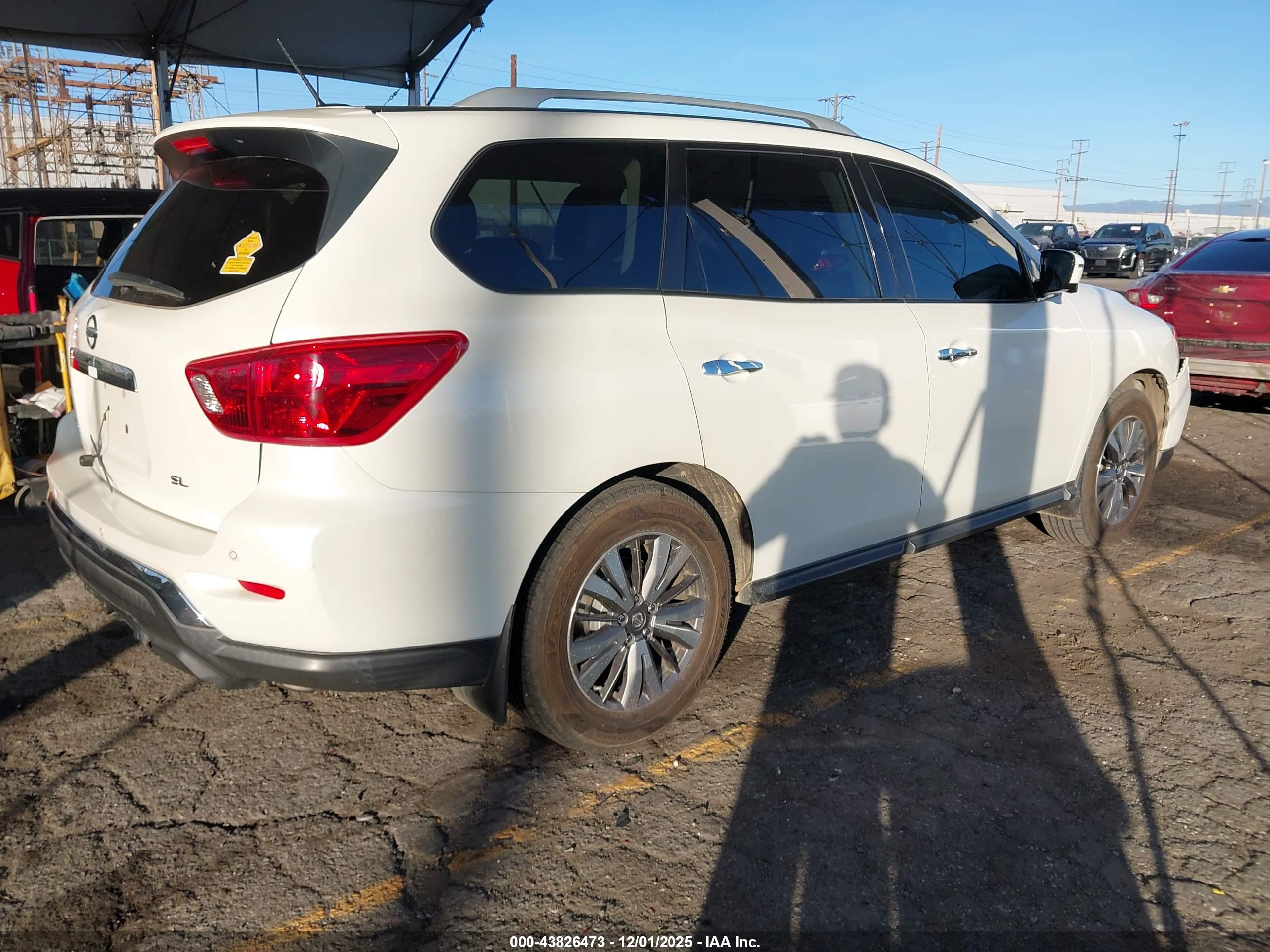 NISSAN PATHFINDER image 4