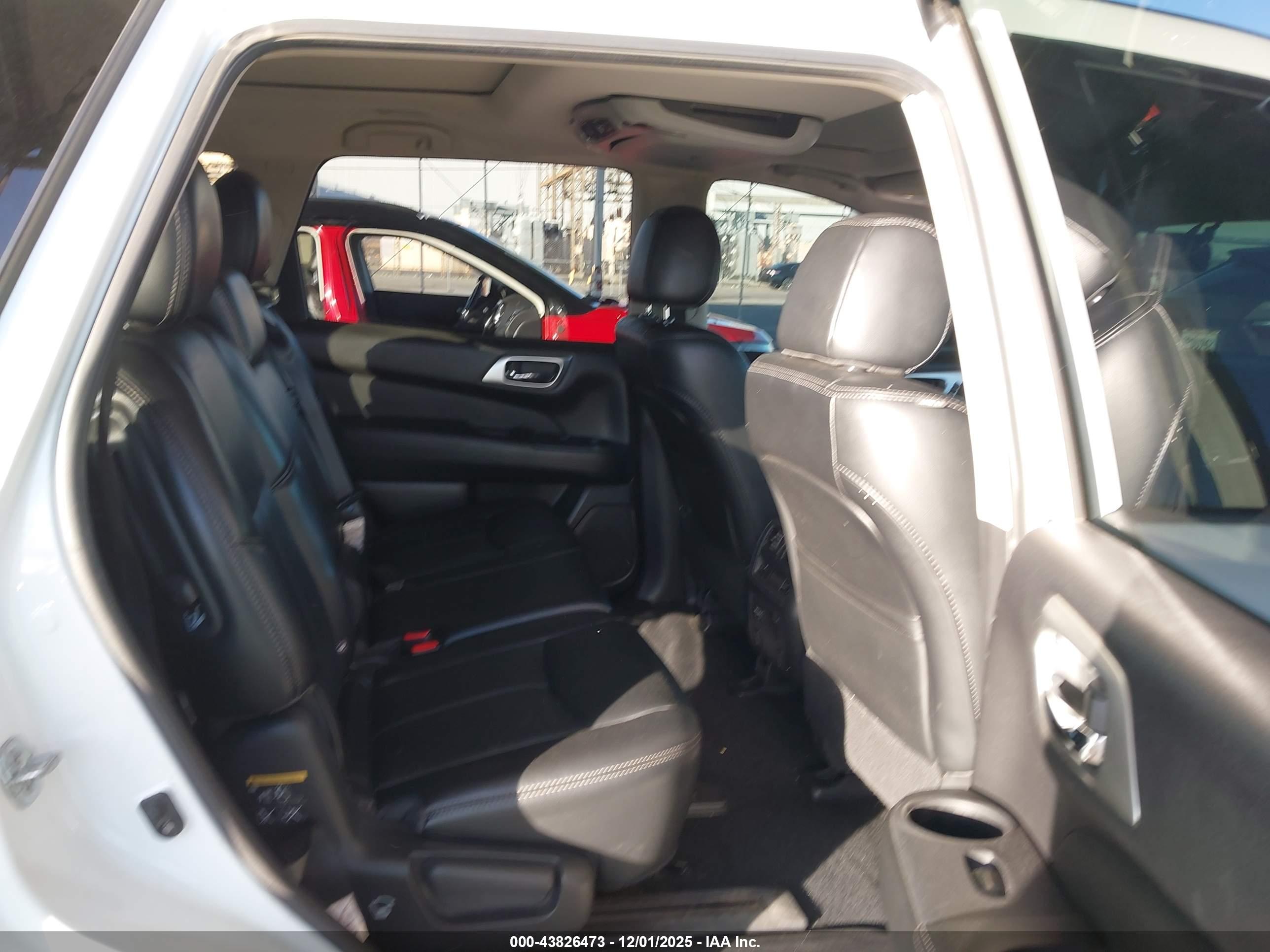 NISSAN PATHFINDER image 8