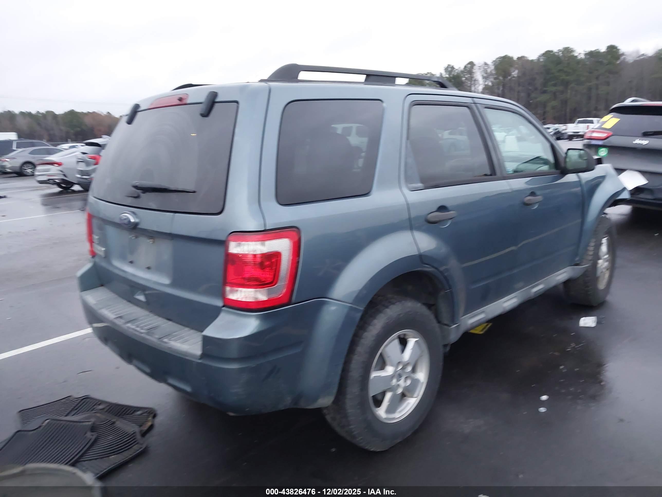 FORD ESCAPE image 4