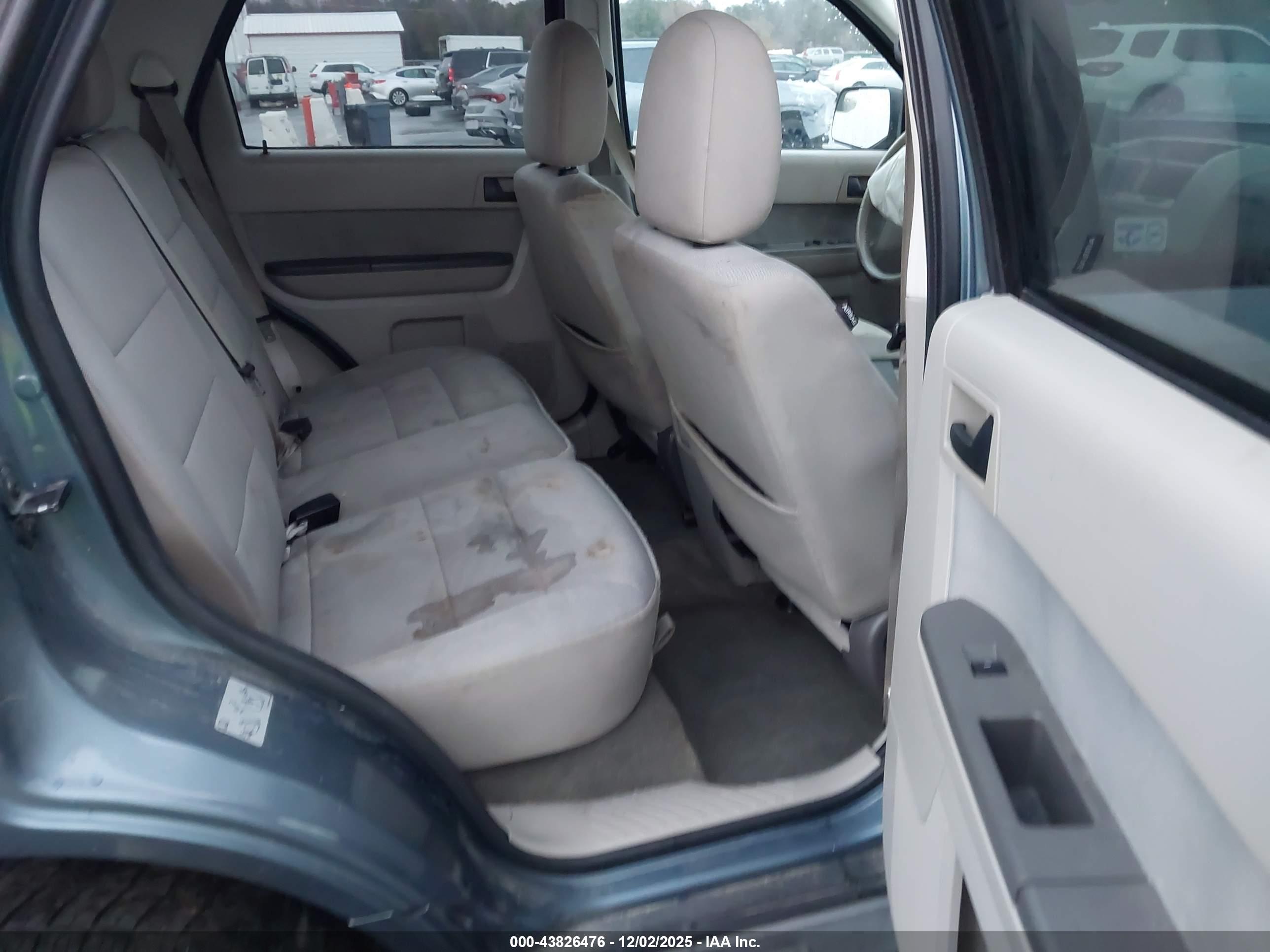 FORD ESCAPE image 8