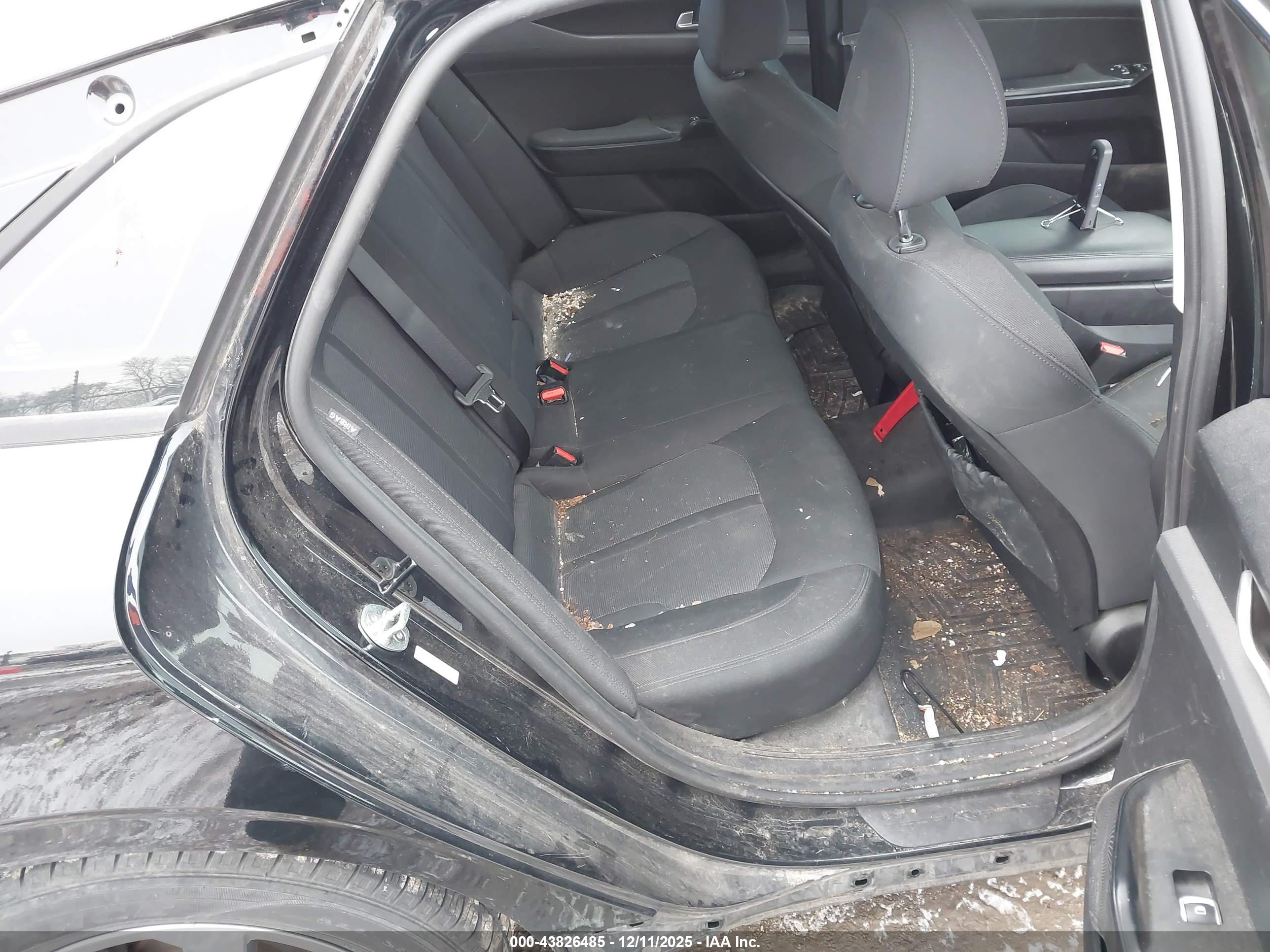 KIA K5 image 8