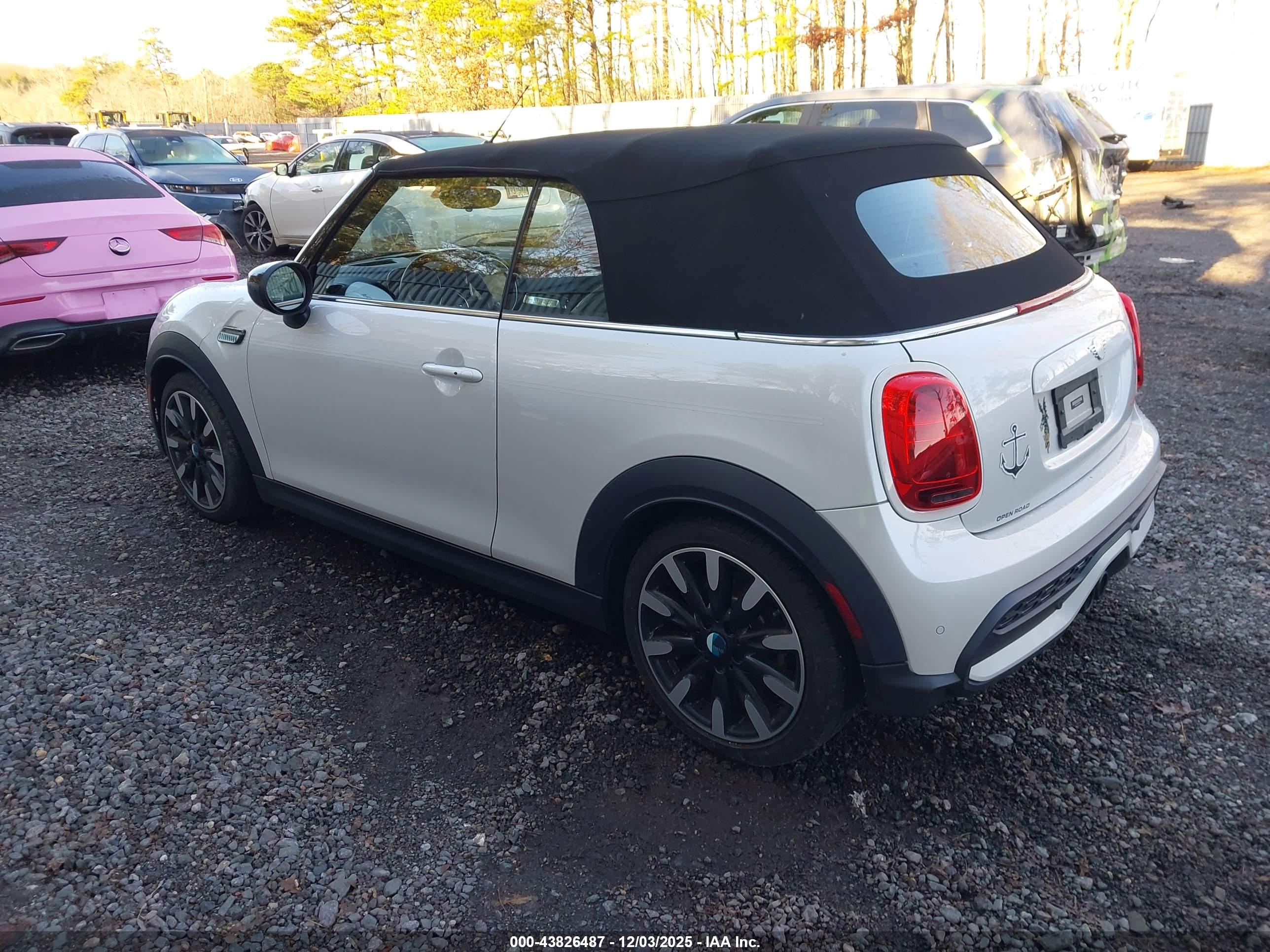 MINI CONVERTIBLE image 3