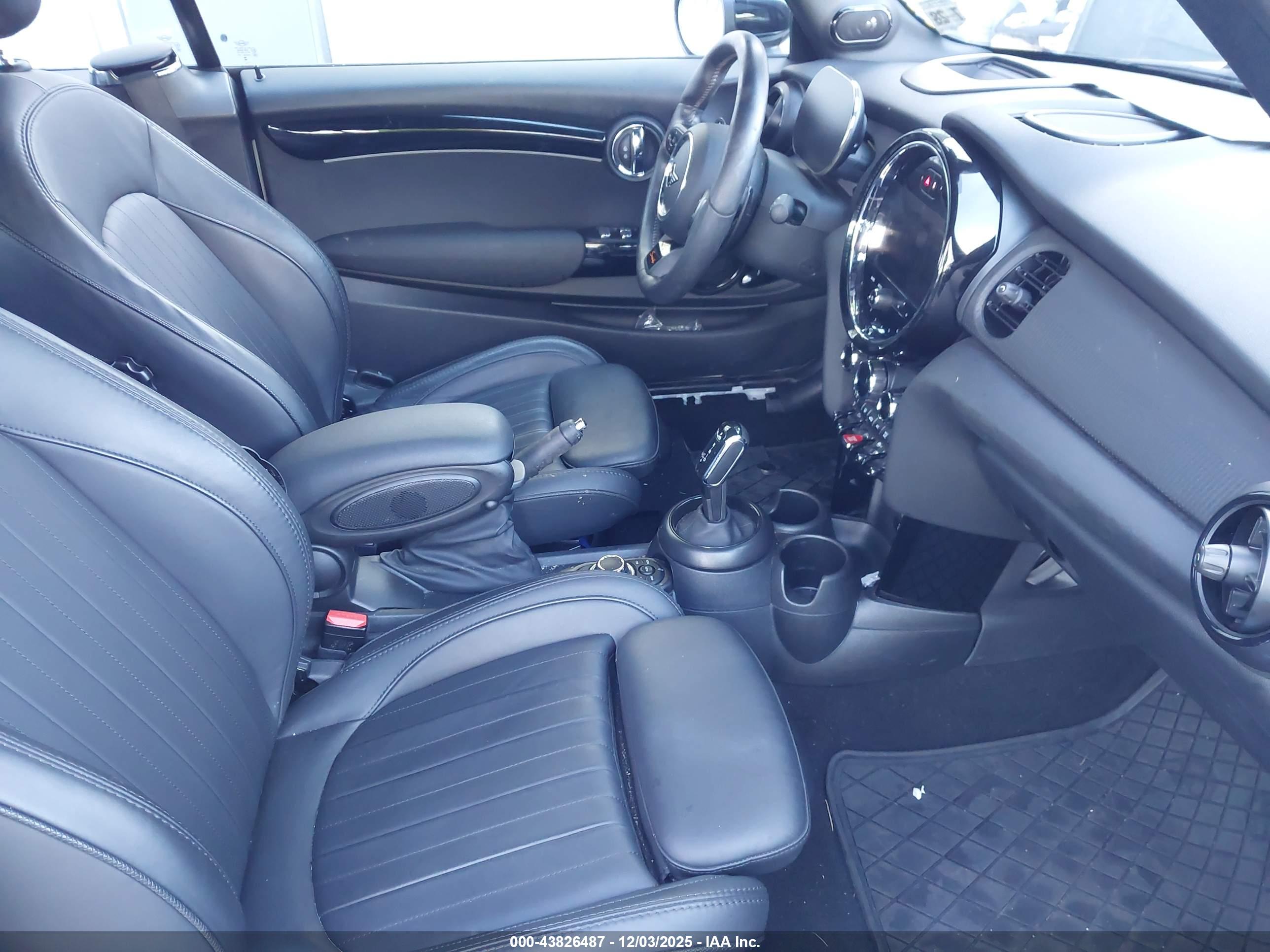 MINI CONVERTIBLE image 5