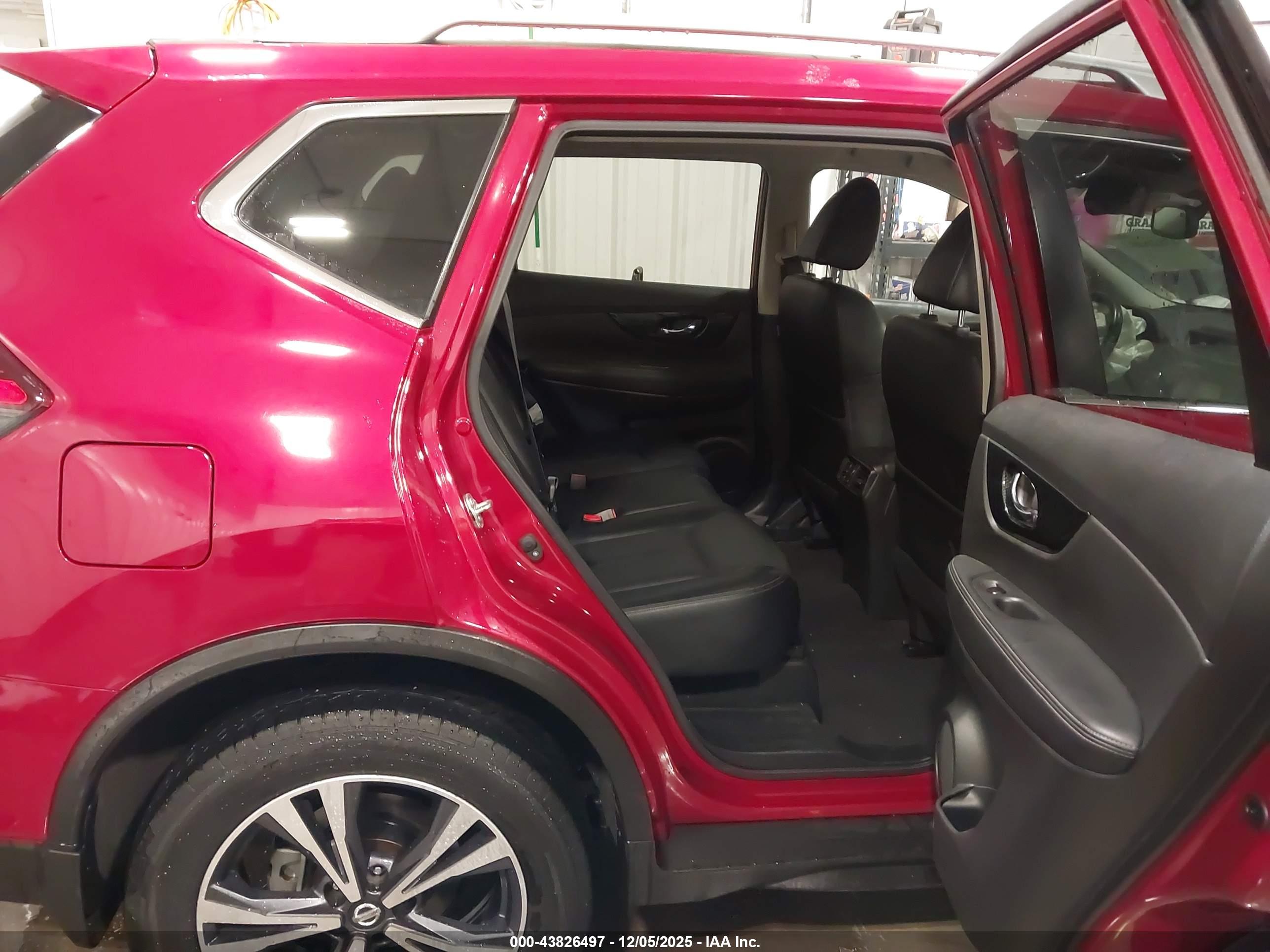 NISSAN ROGUE image 8