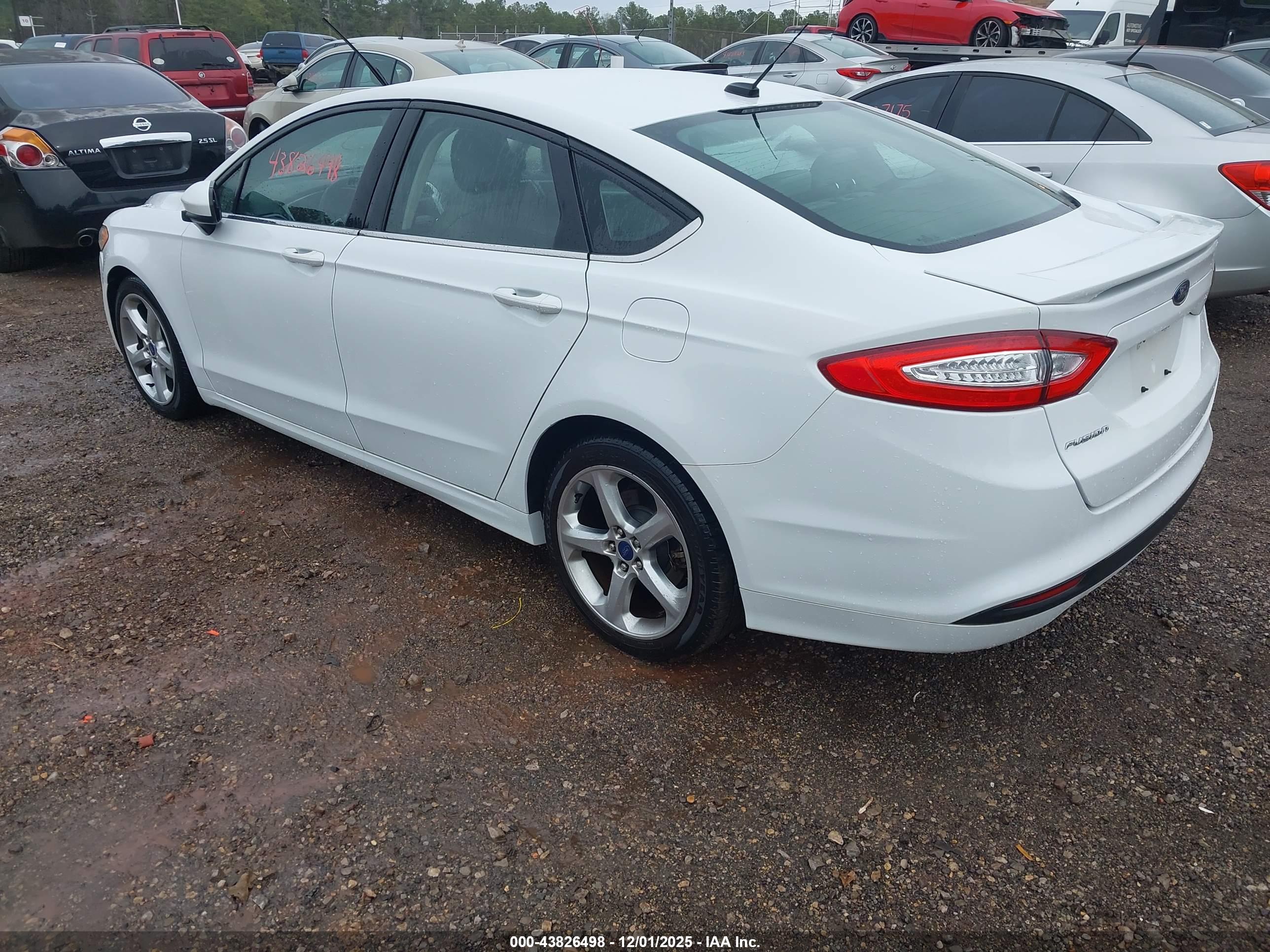 FORD FUSION image 3