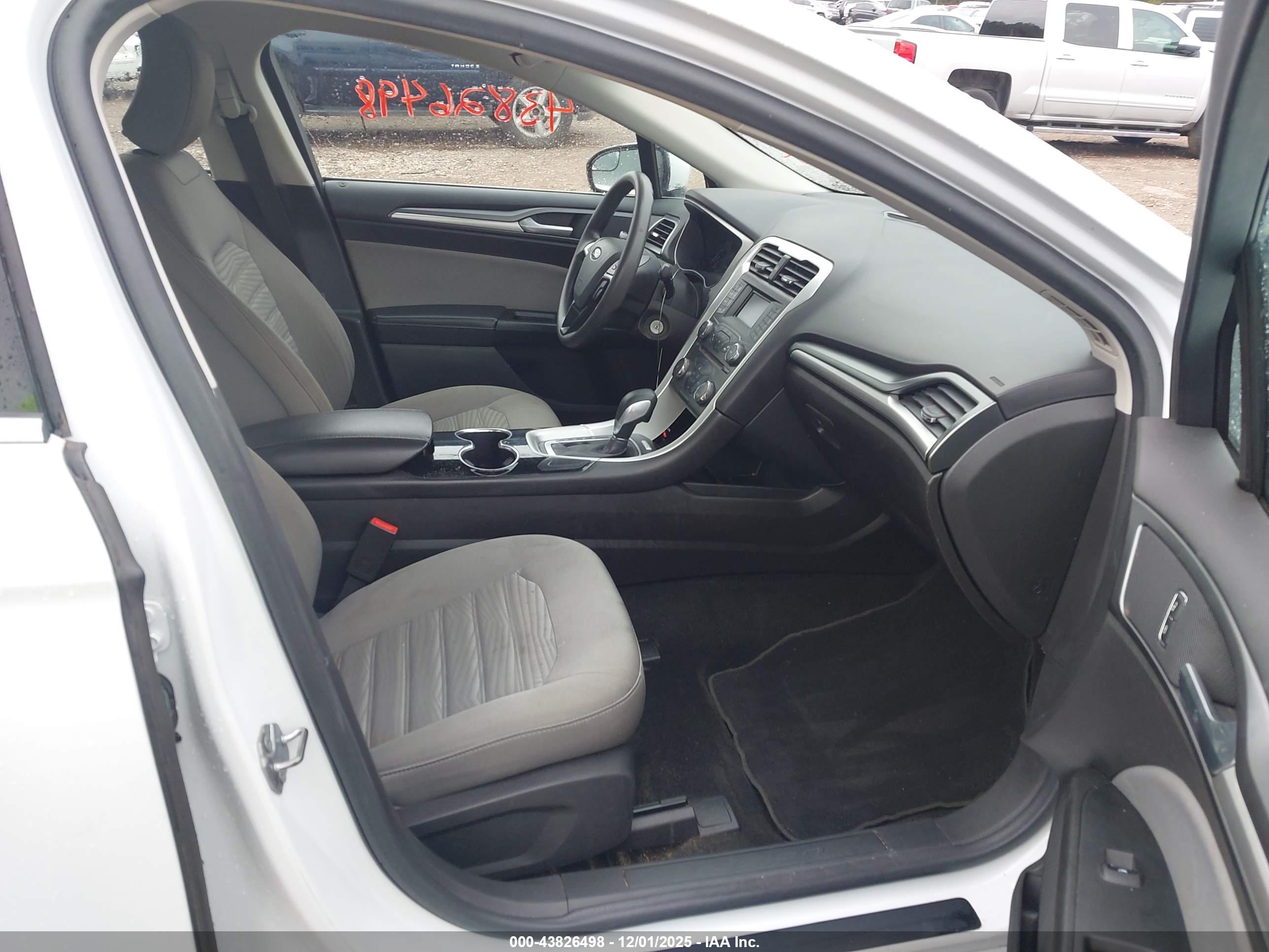 FORD FUSION image 5