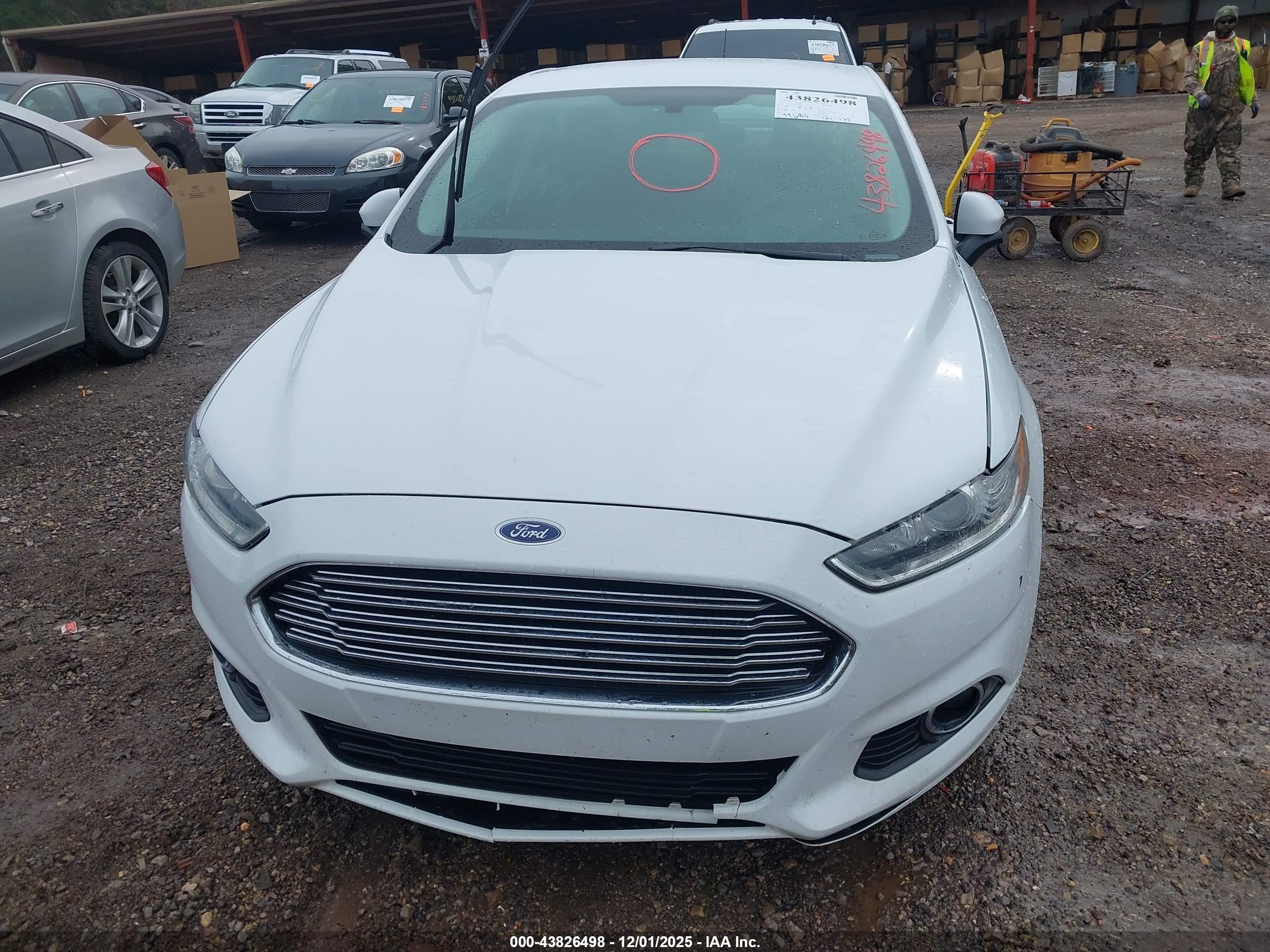FORD FUSION image 6