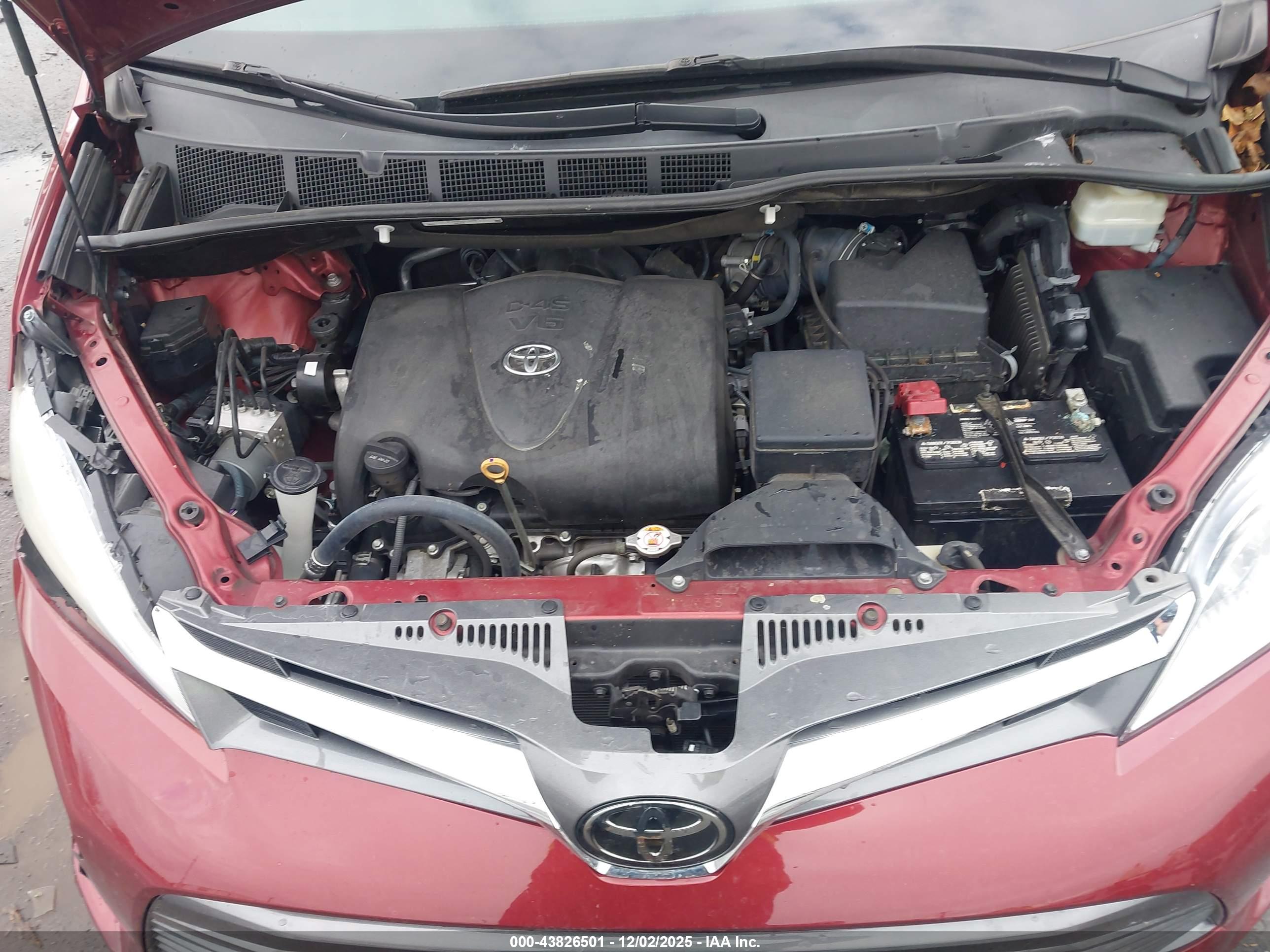 TOYOTA SIENNA image 10
