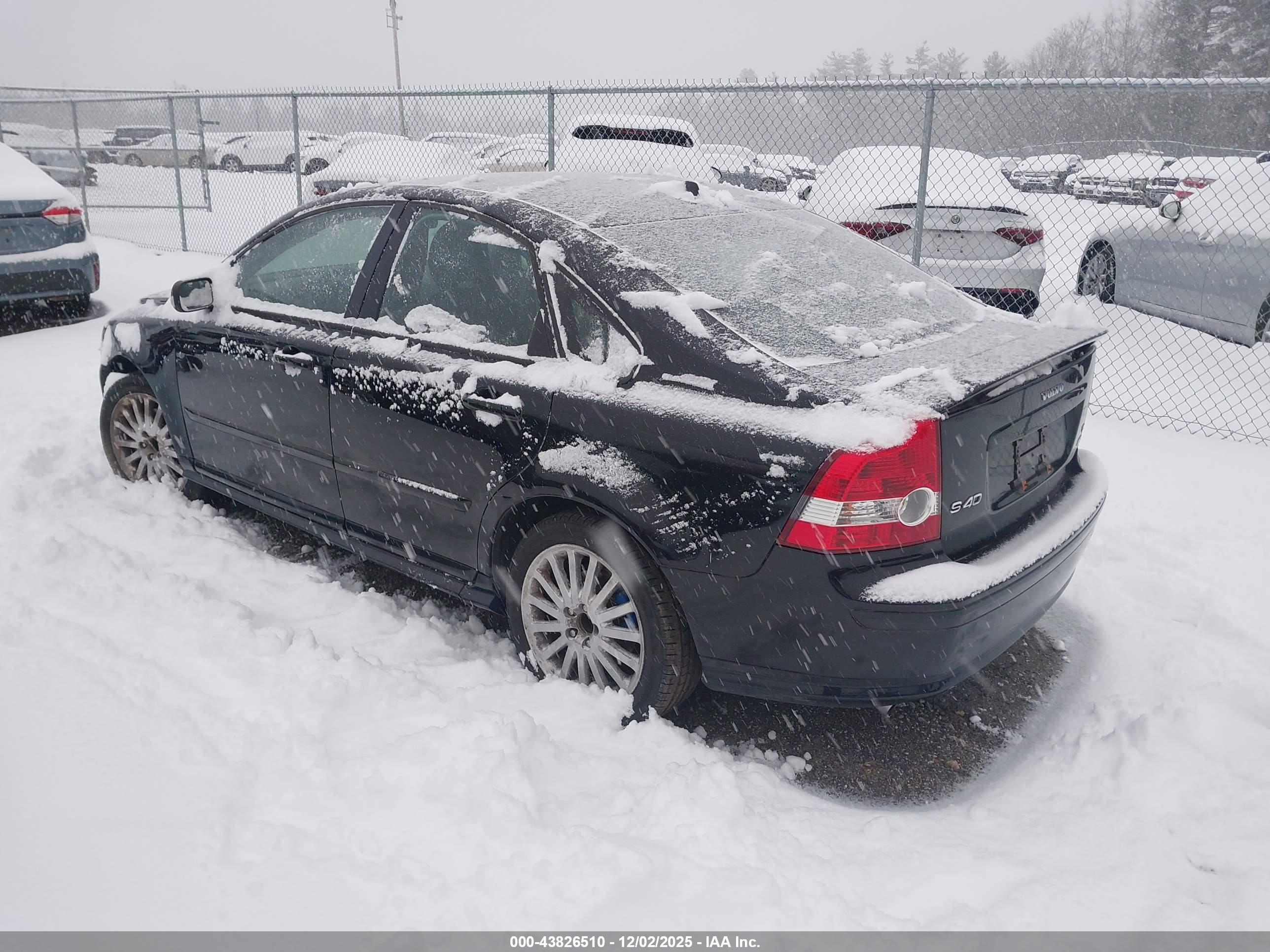 VOLVO S40 image 3