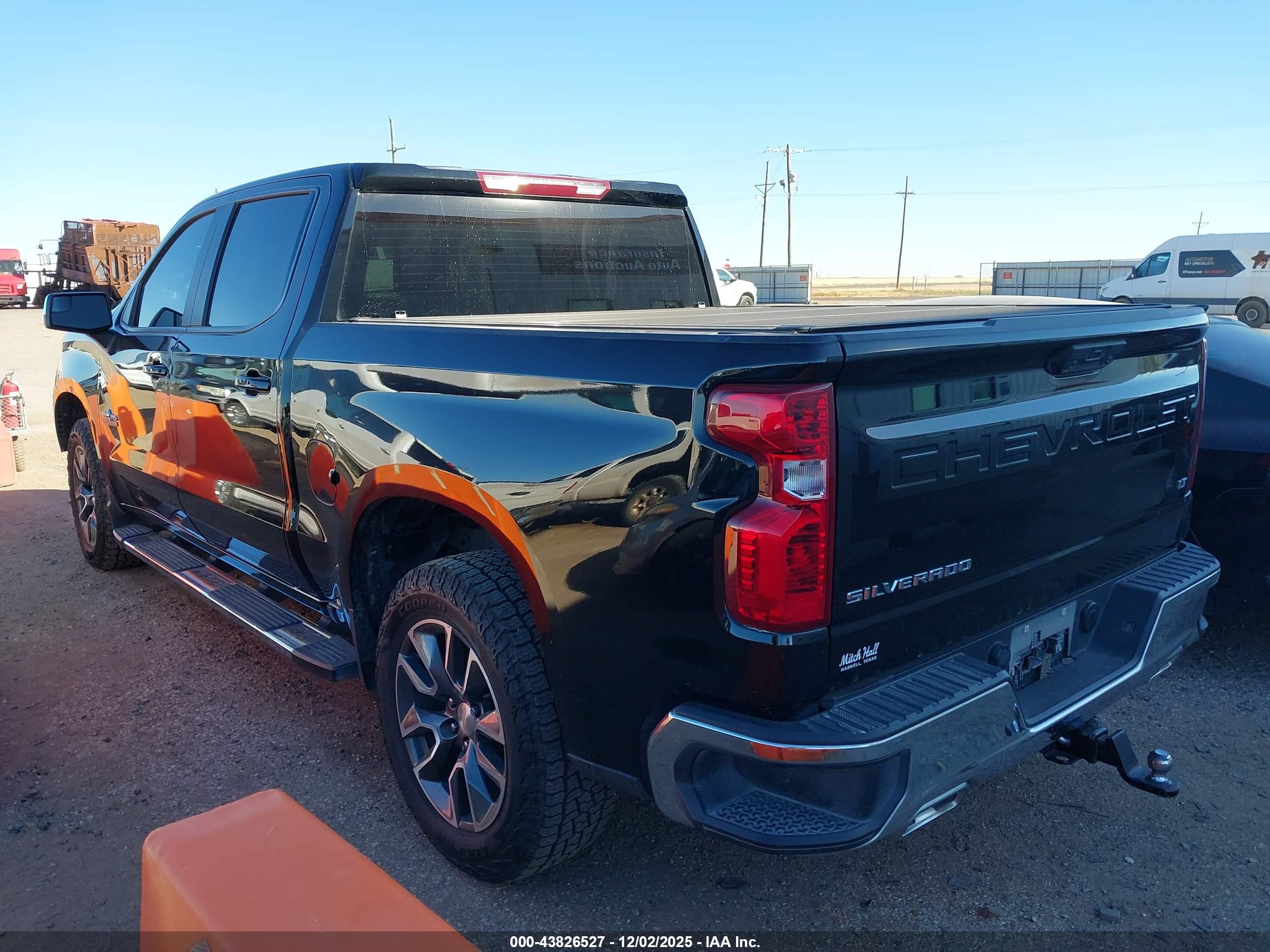 CHEVROLET SILVERADO image 3