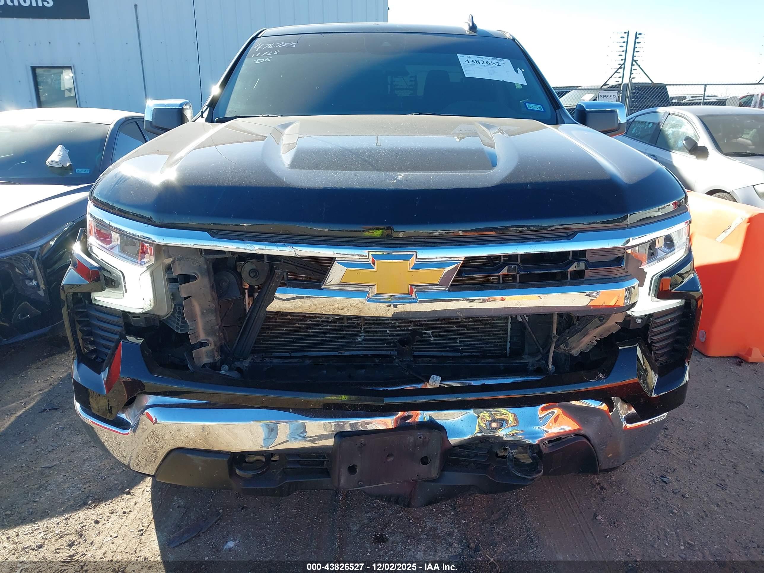 CHEVROLET SILVERADO image 6