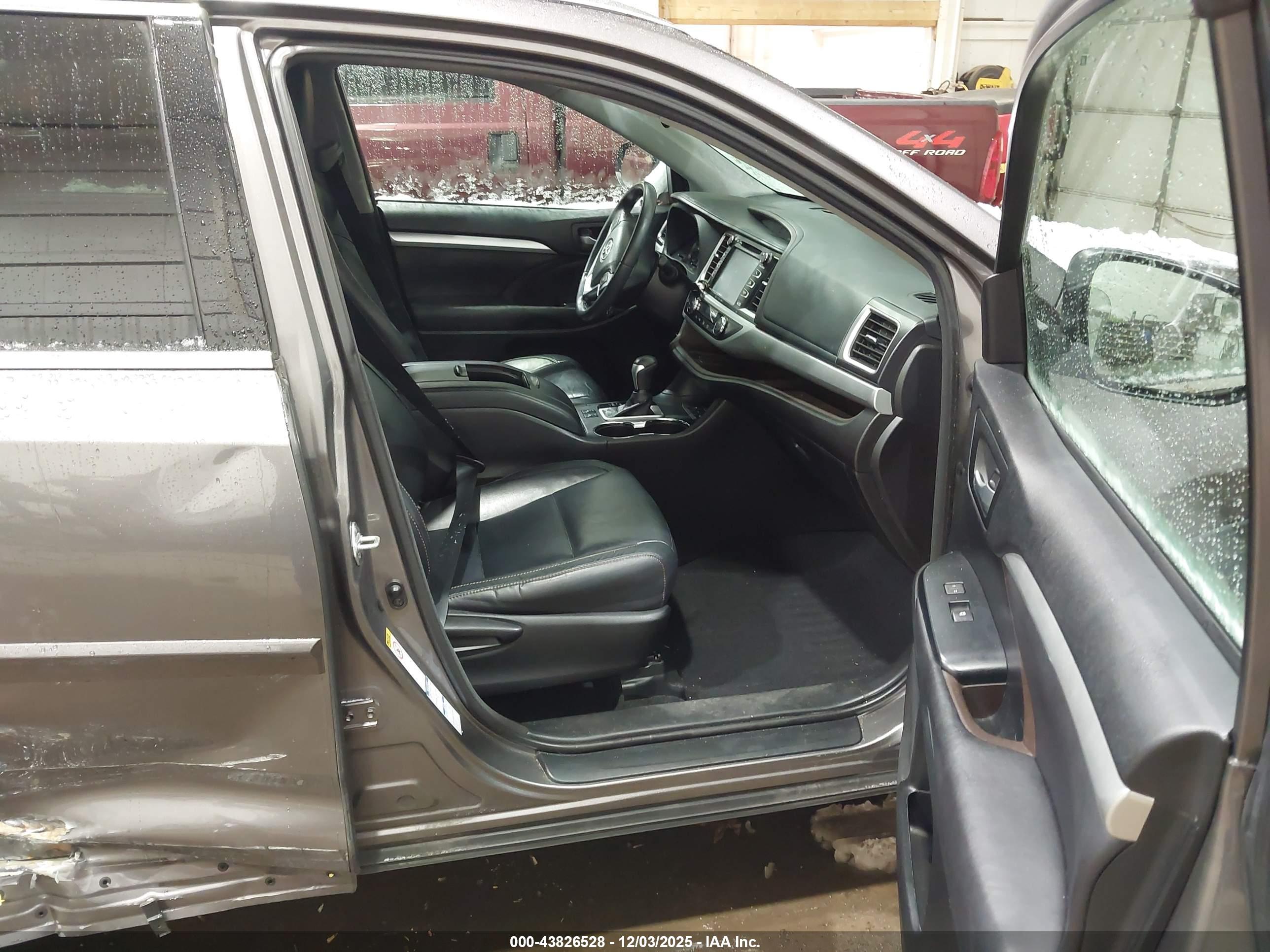 TOYOTA HIGHLANDER image 5