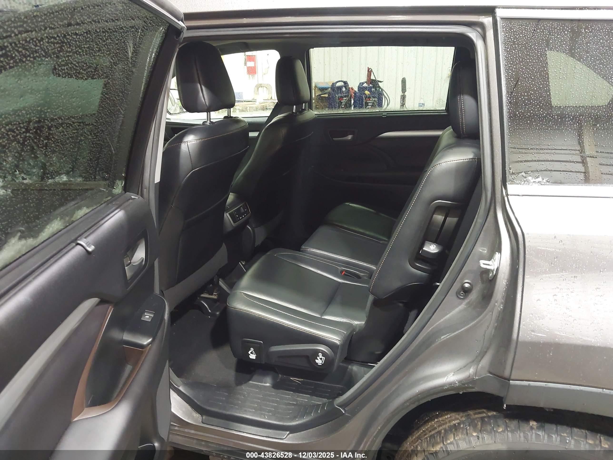 TOYOTA HIGHLANDER image 8