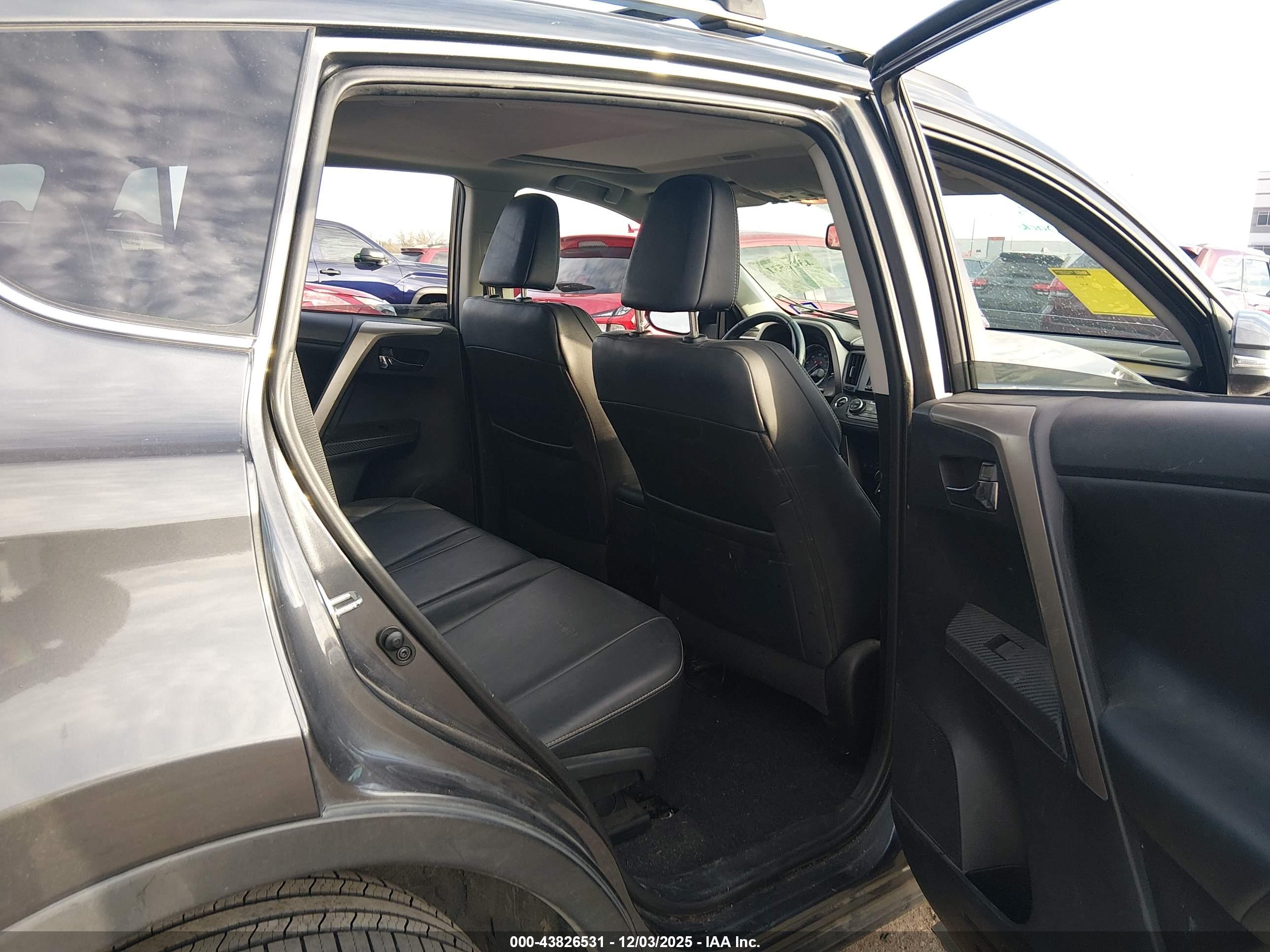 TOYOTA RAV4 image 8
