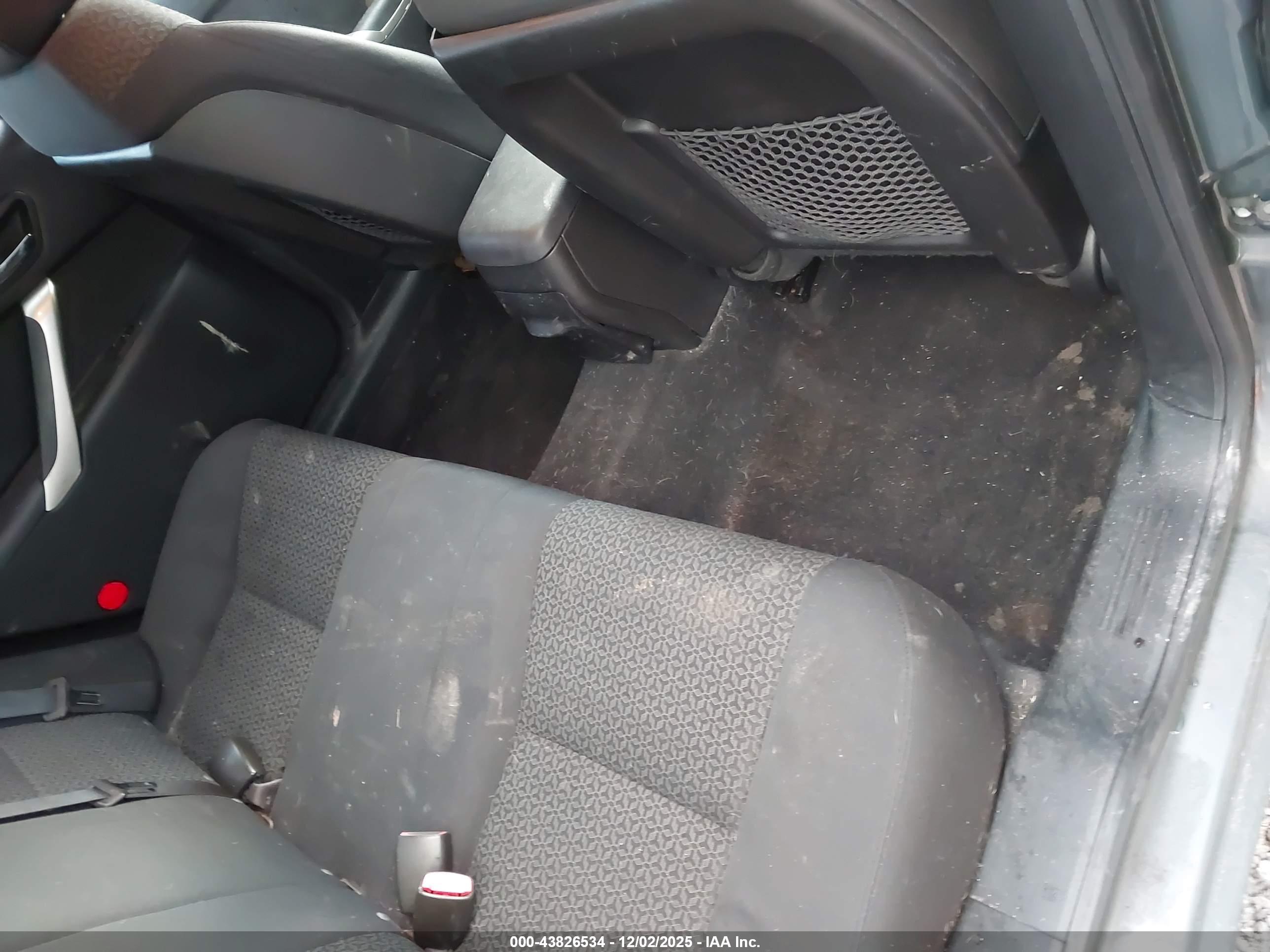 PONTIAC G6 image 8