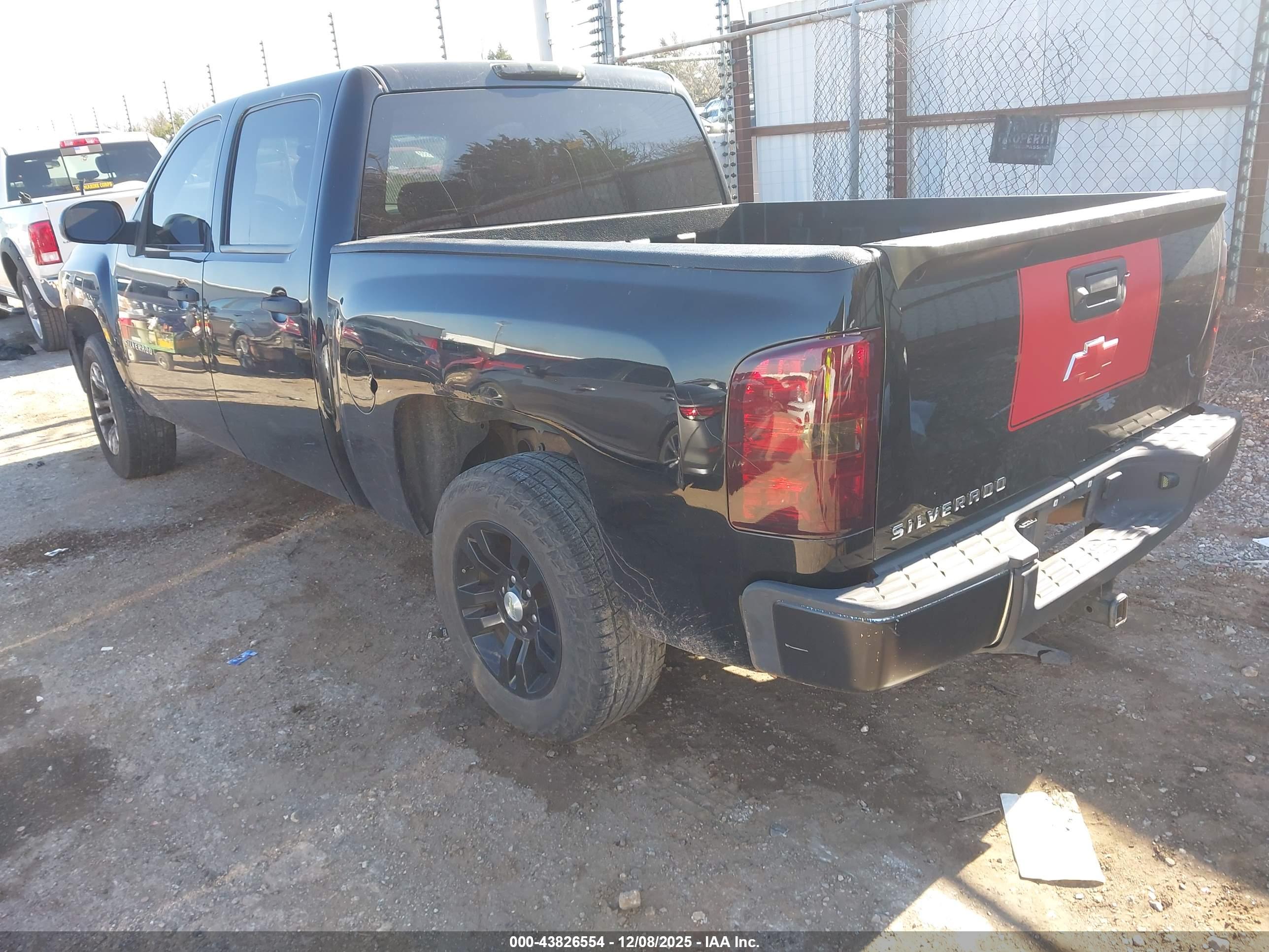 CHEVROLET SILVERADO image 3