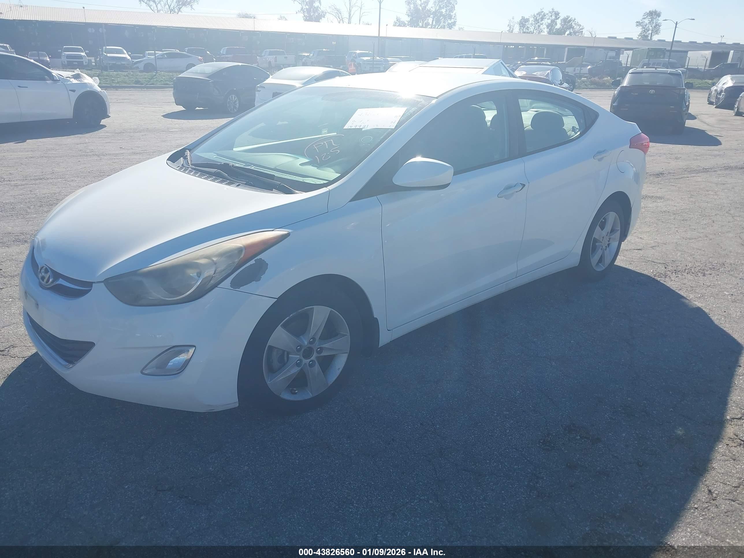 HYUNDAI ELANTRA image 2
