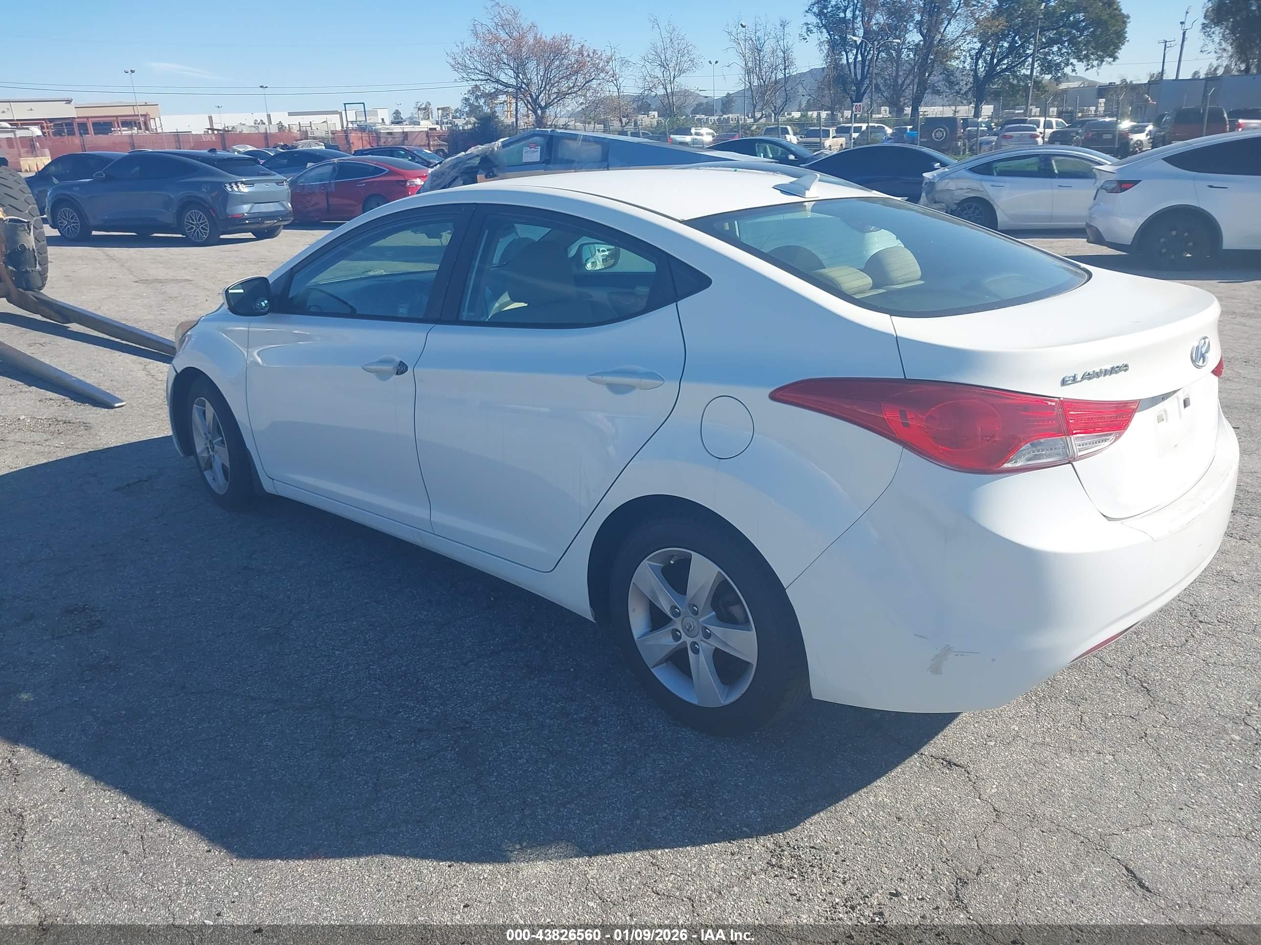 HYUNDAI ELANTRA image 3