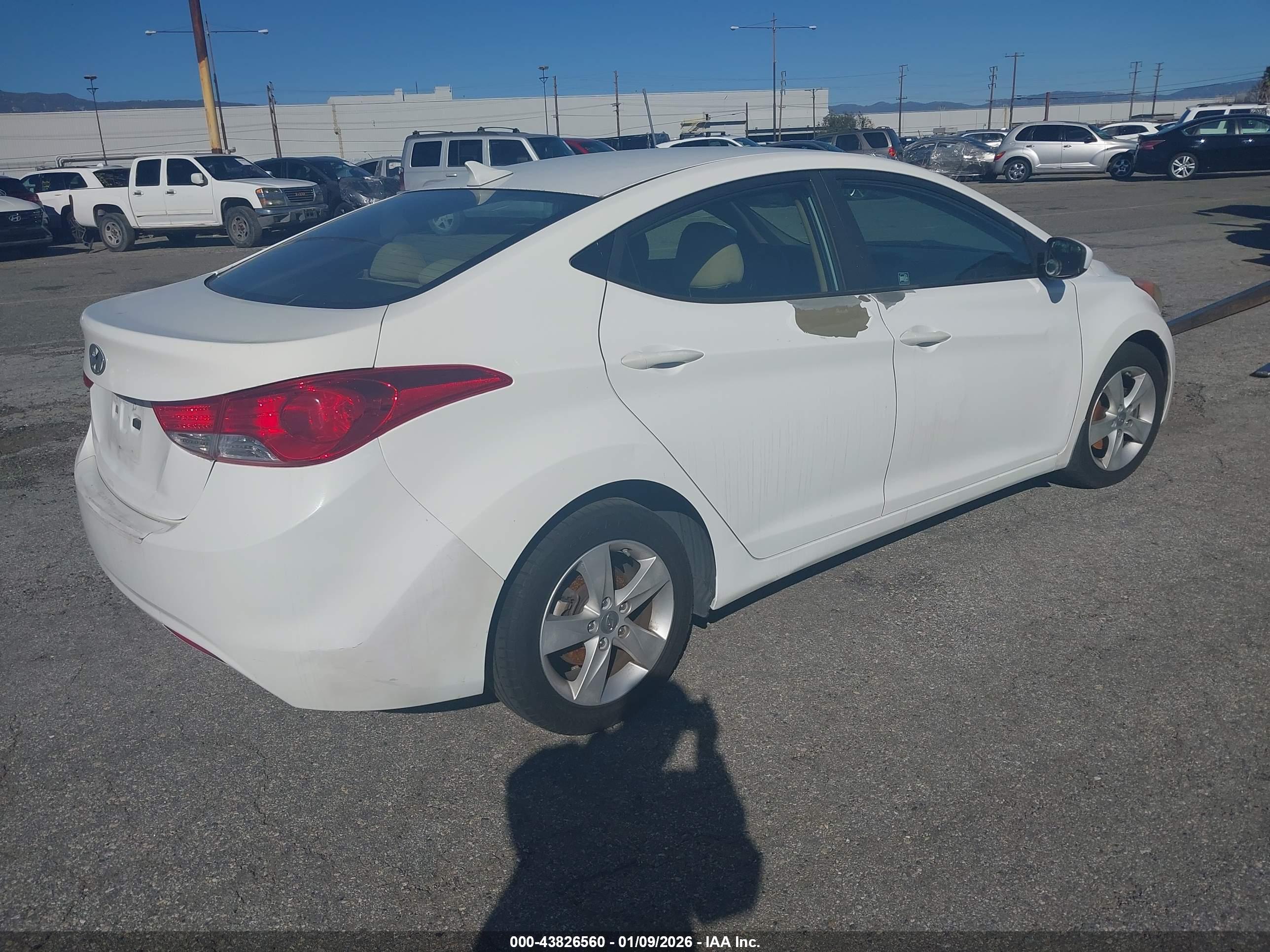 HYUNDAI ELANTRA image 4