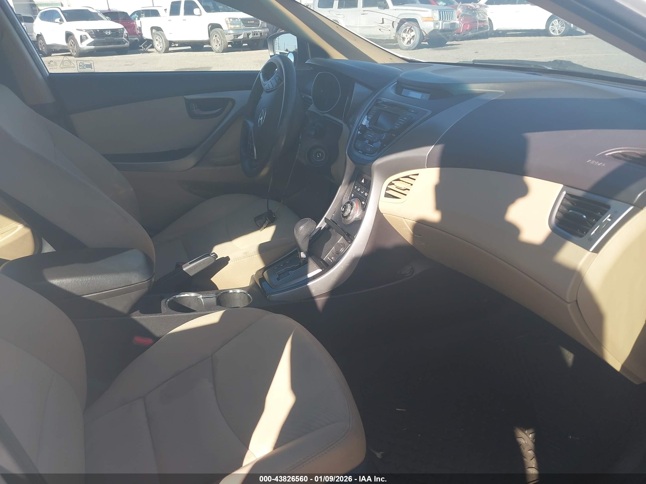 HYUNDAI ELANTRA image 5