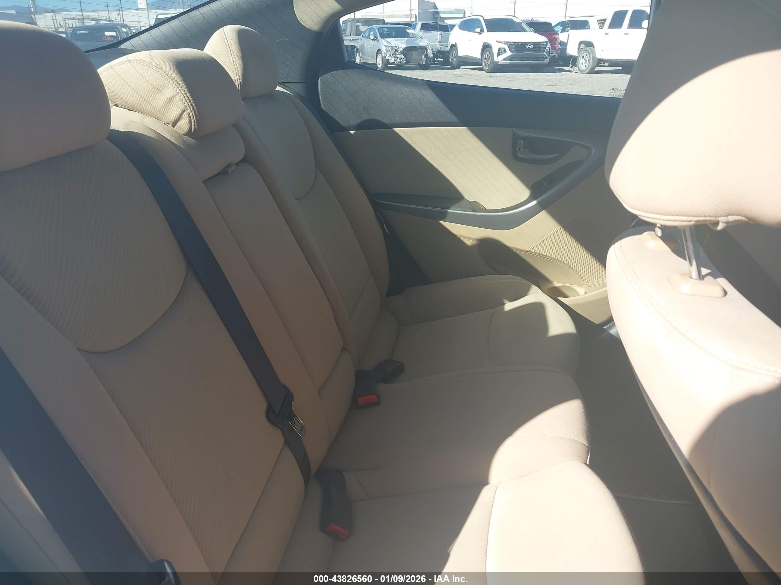 HYUNDAI ELANTRA image 8