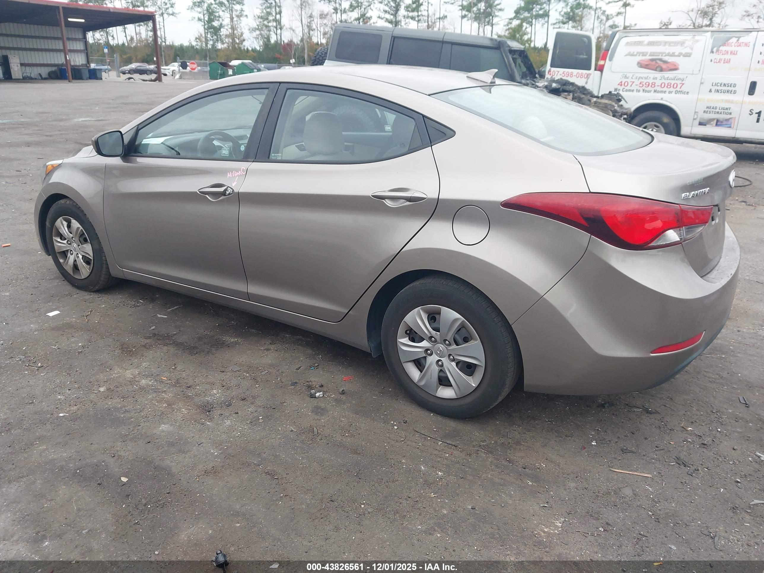 HYUNDAI ELANTRA image 3