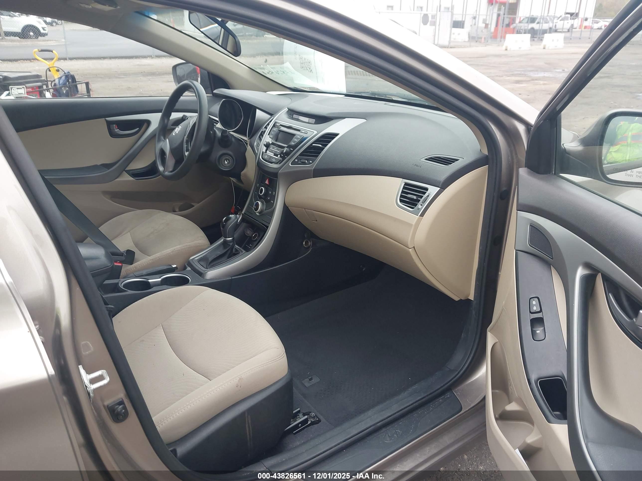 HYUNDAI ELANTRA image 5