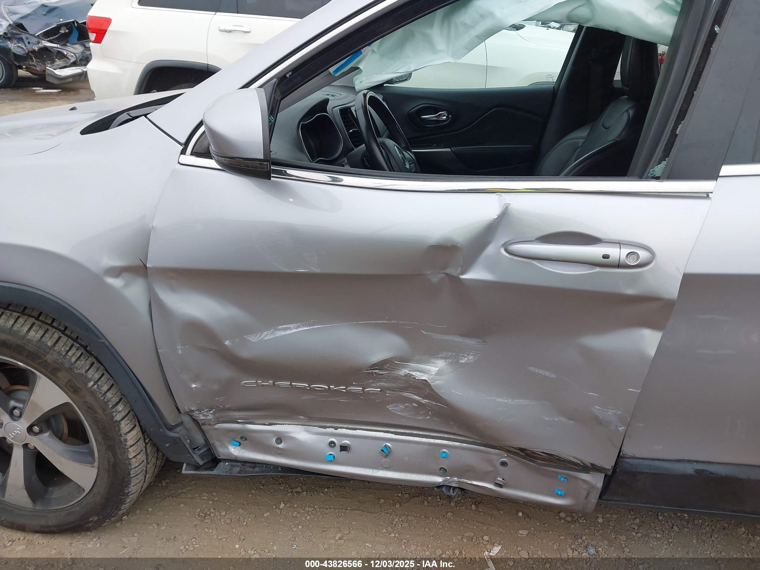 JEEP CHEROKEE image 6