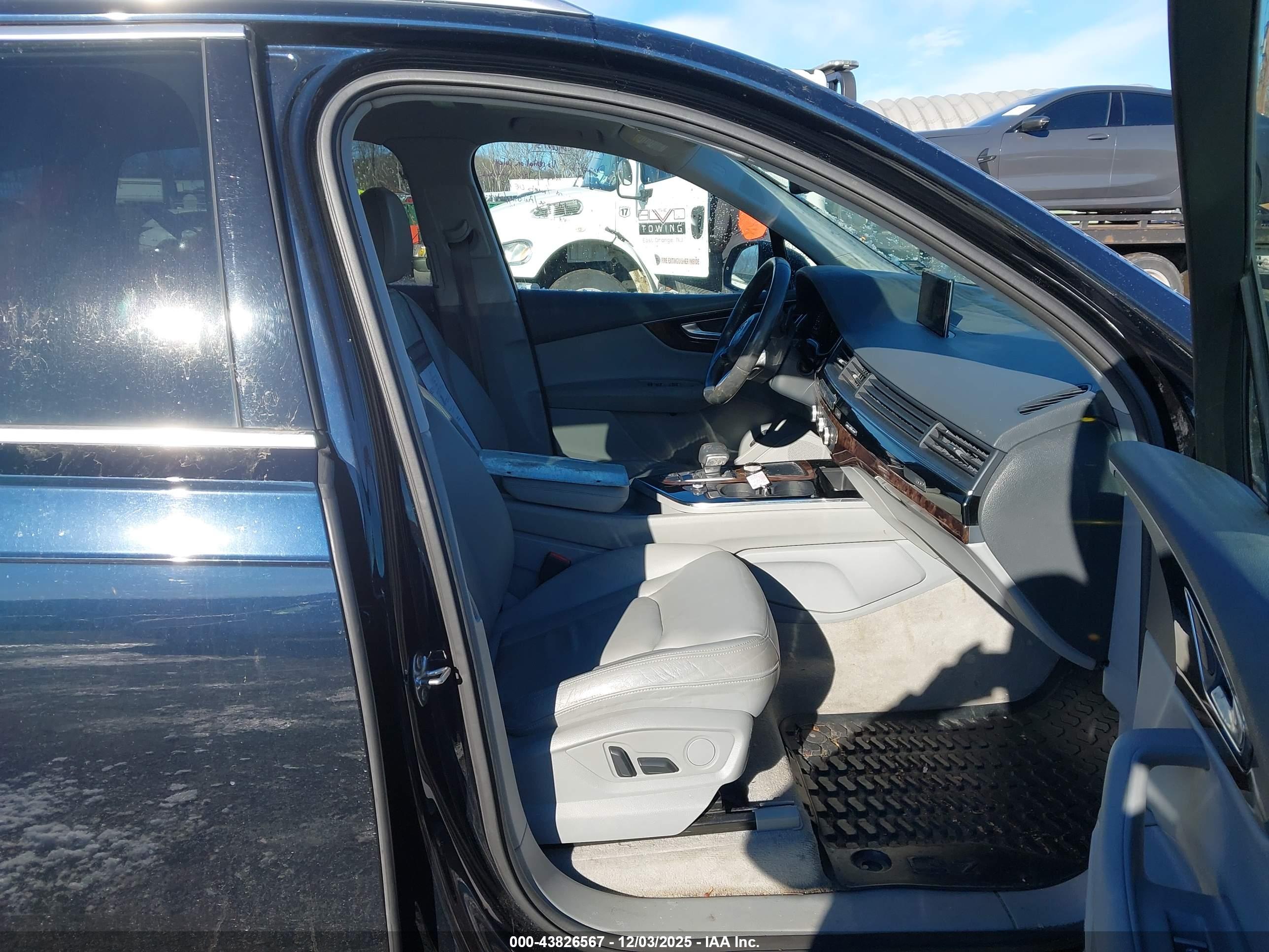 AUDI Q7 image 5