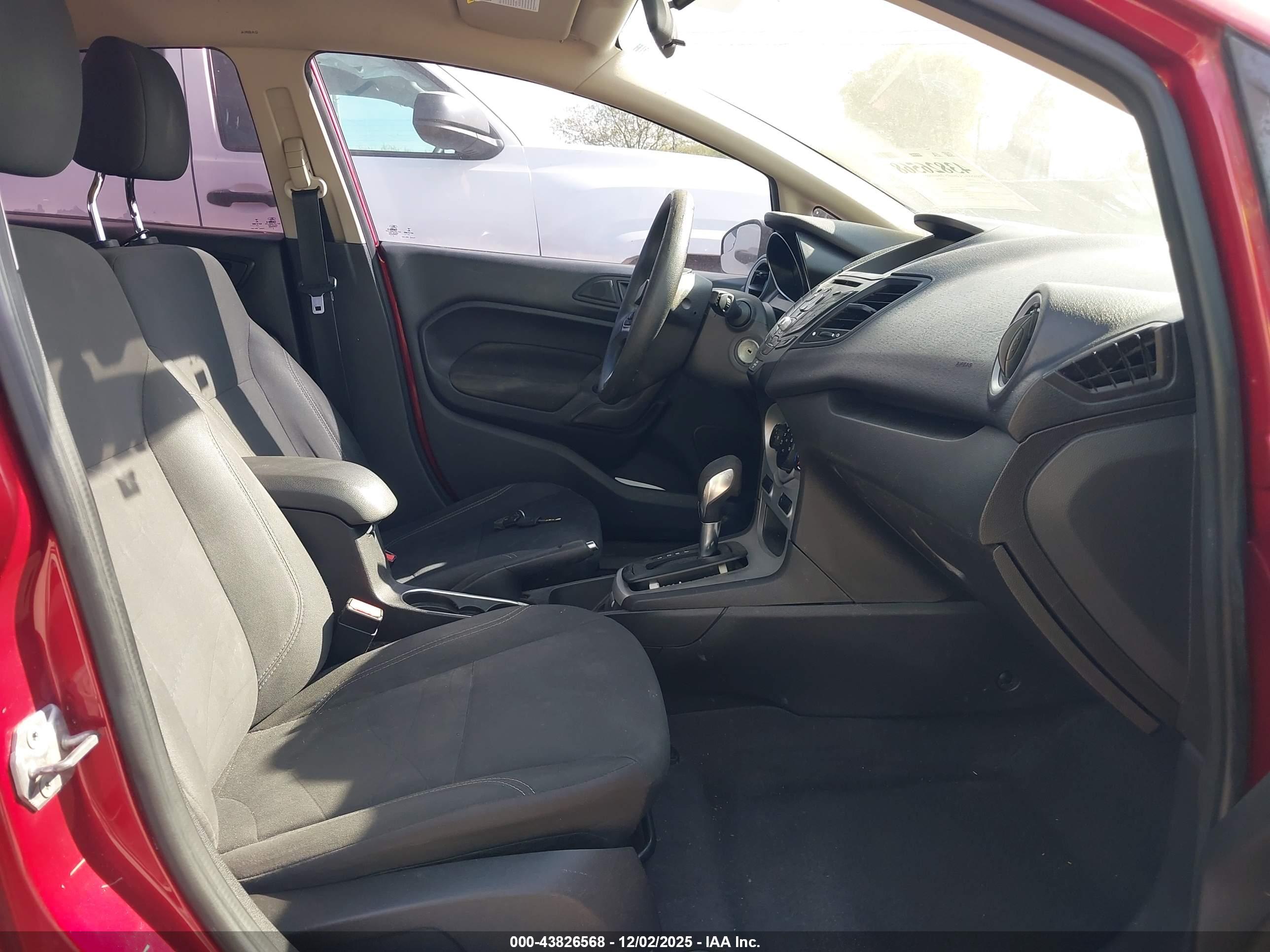 FORD FIESTA image 5