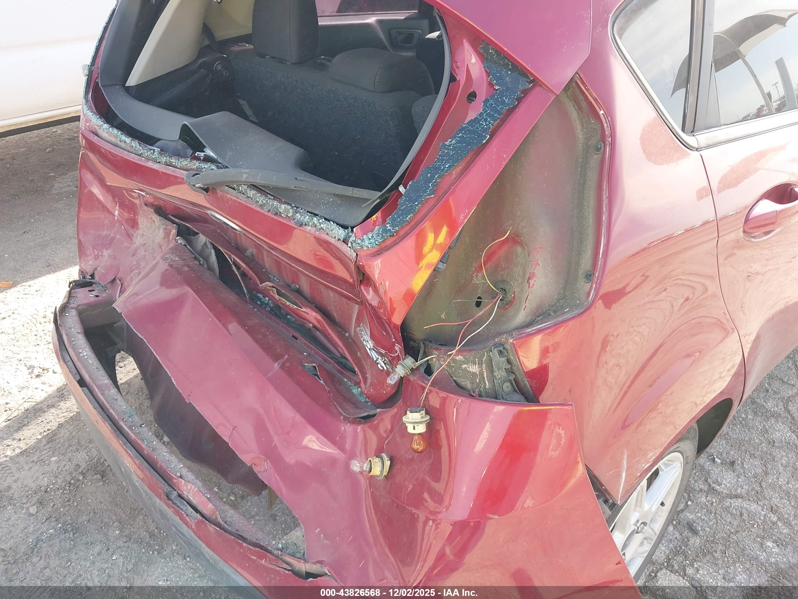 FORD FIESTA image 6