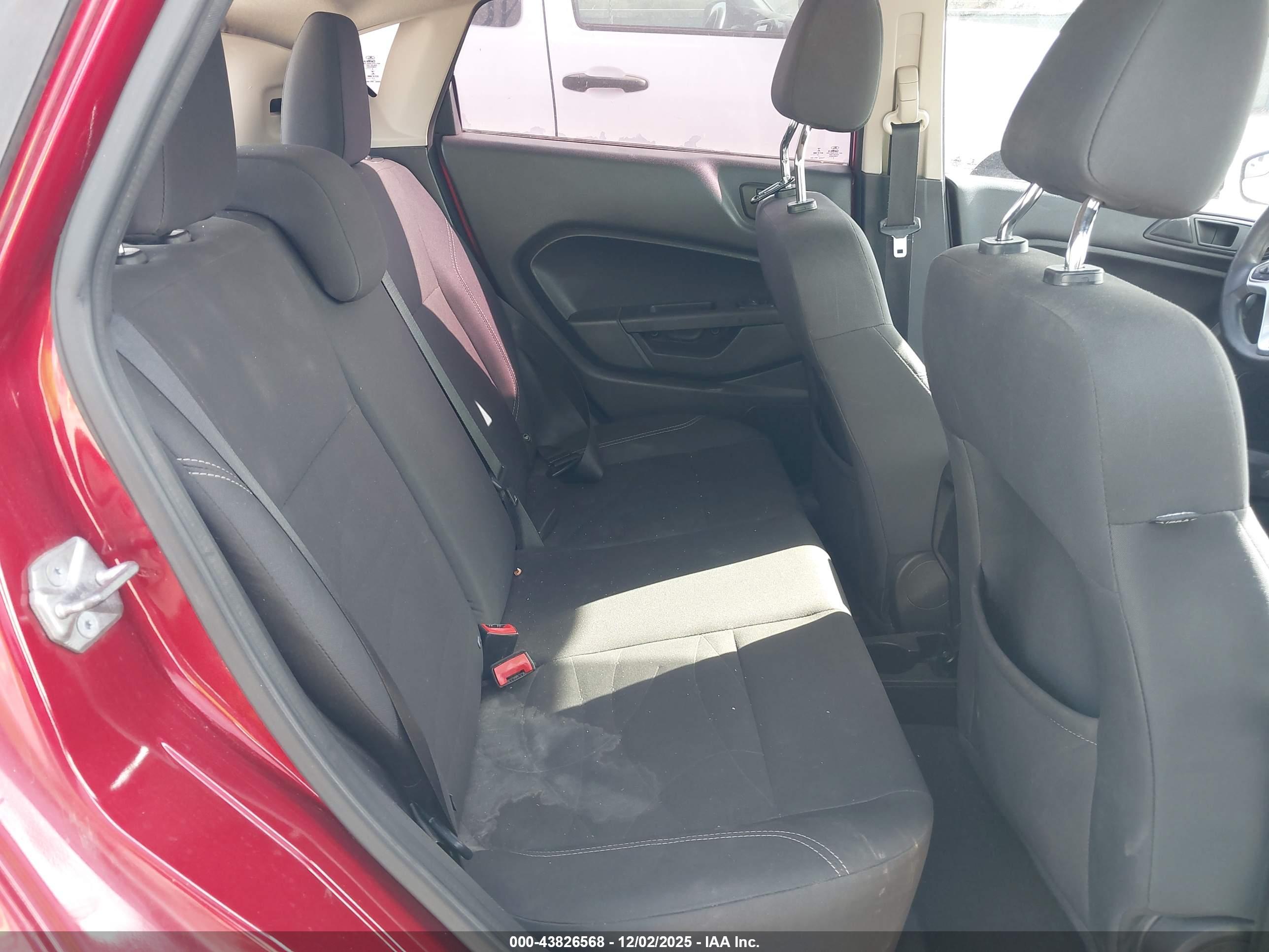 FORD FIESTA image 8