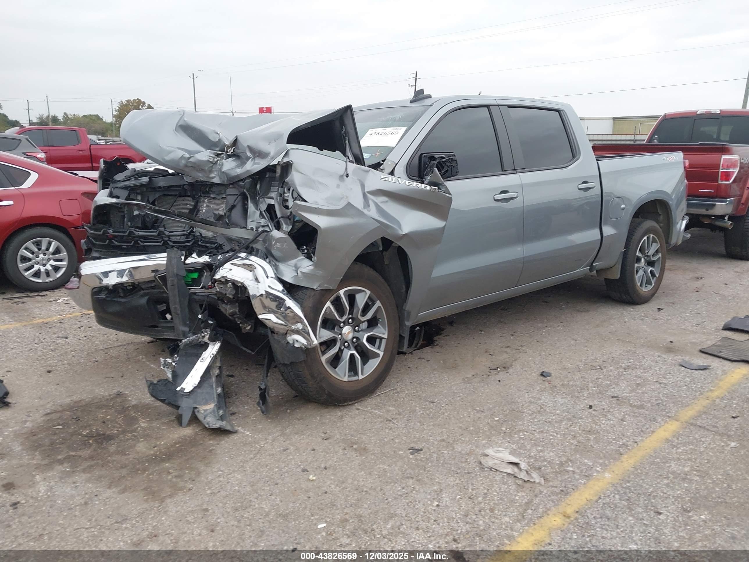 CHEVROLET SILVERADO image 2