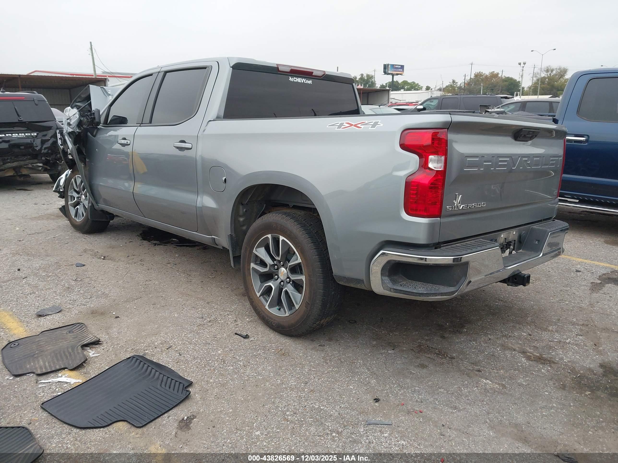 CHEVROLET SILVERADO image 3