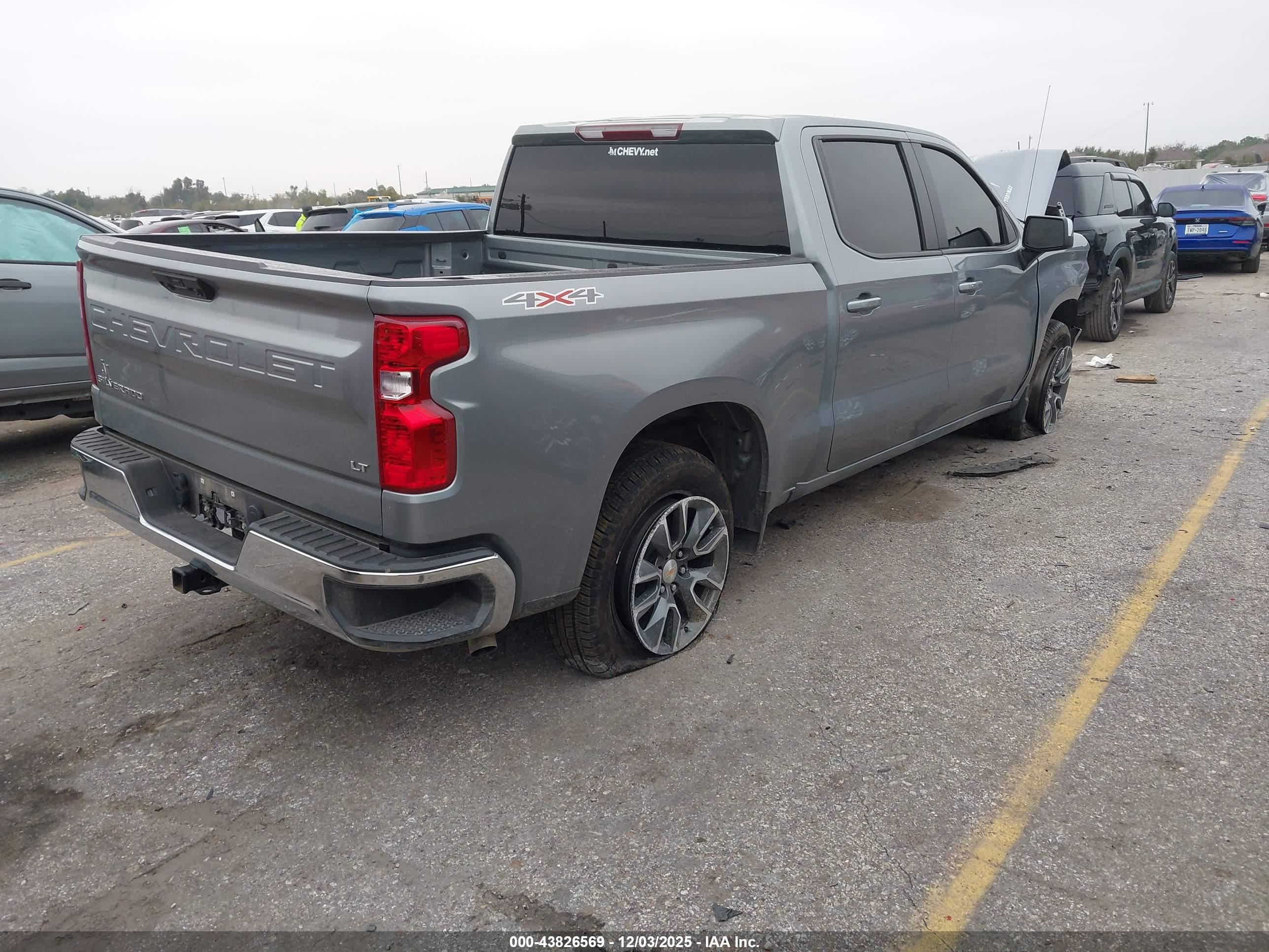 CHEVROLET SILVERADO image 4