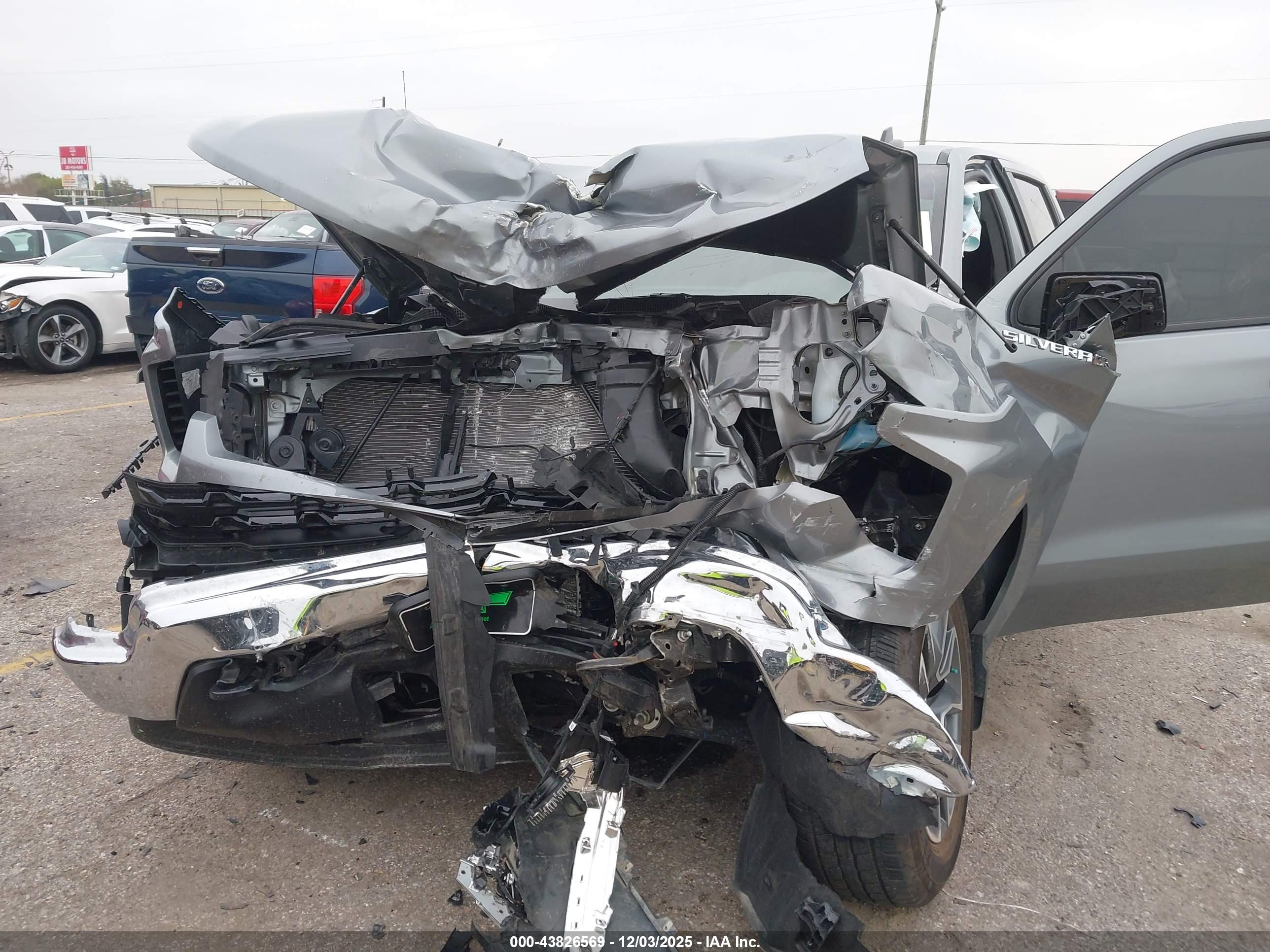 CHEVROLET SILVERADO image 6