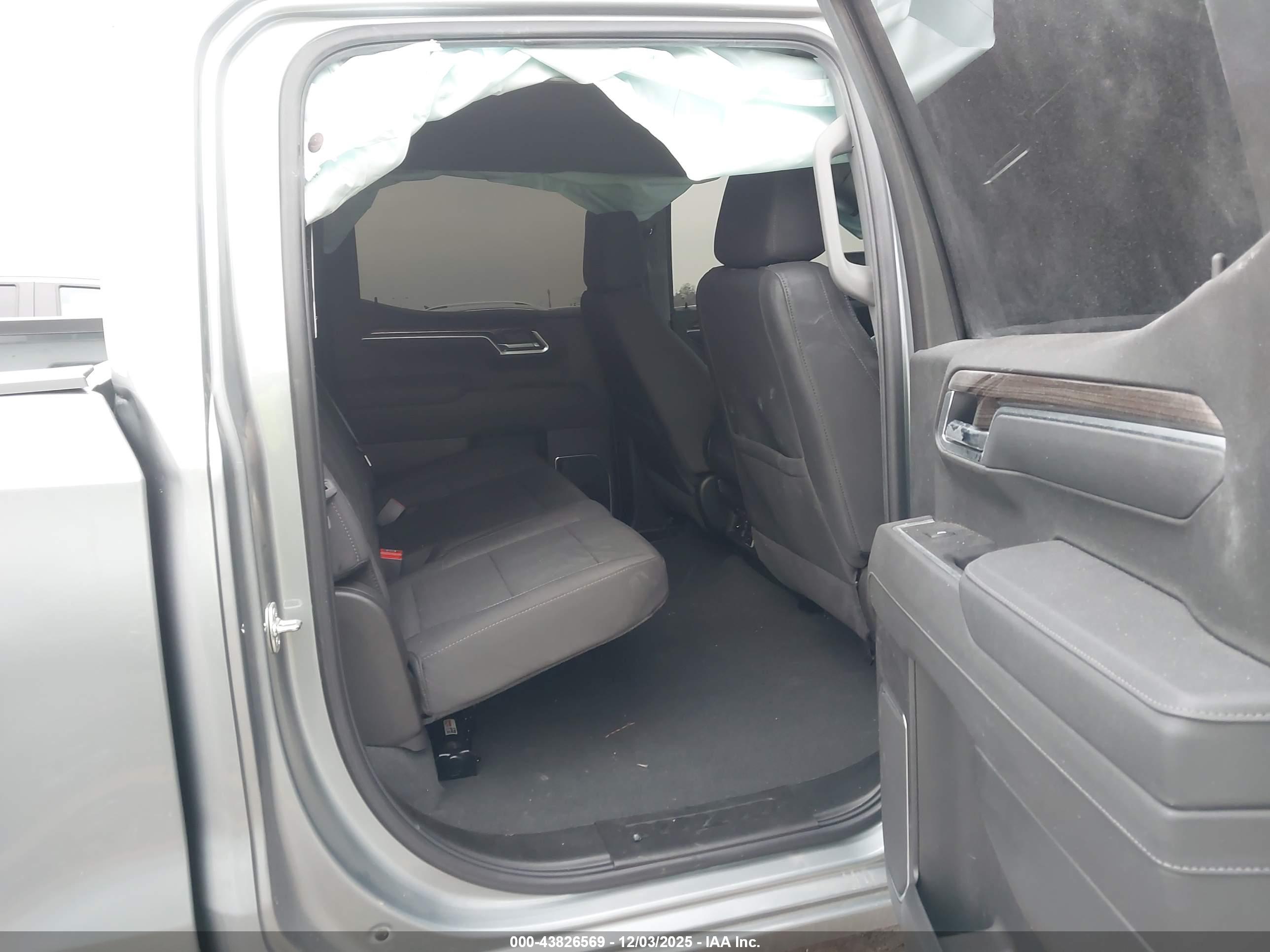 CHEVROLET SILVERADO image 8