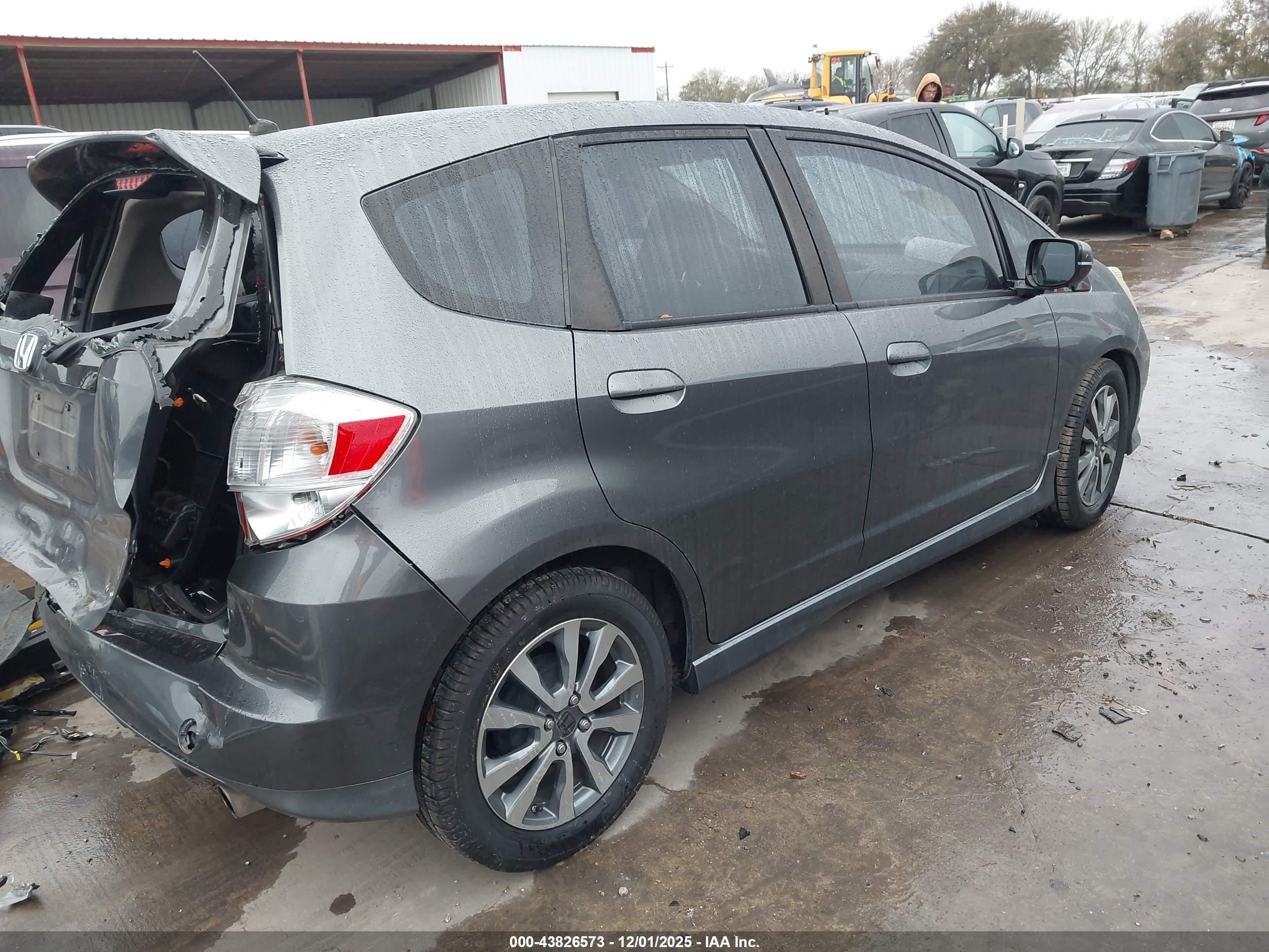 HONDA FIT image 4