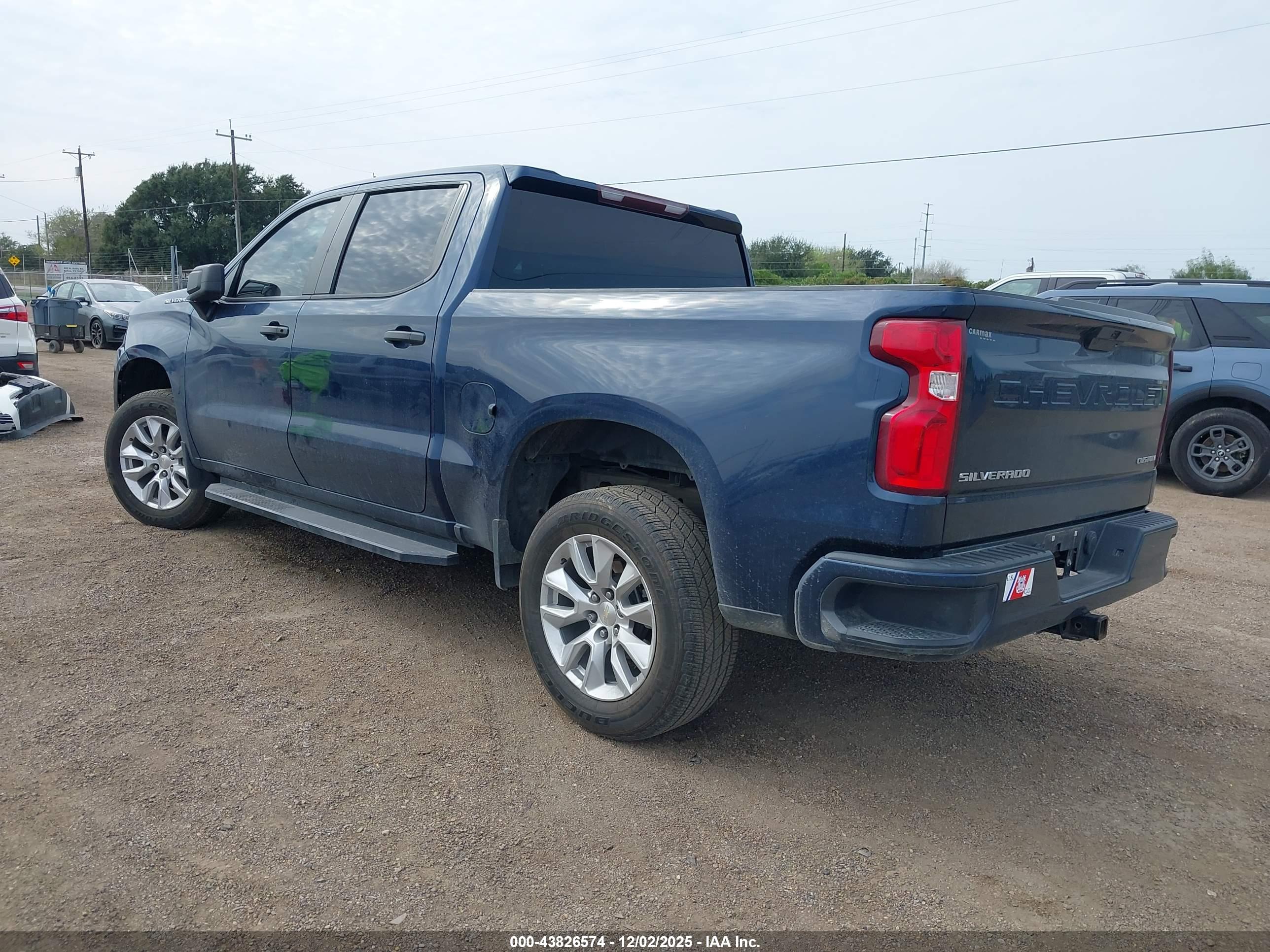 CHEVROLET SILVERADO image 3