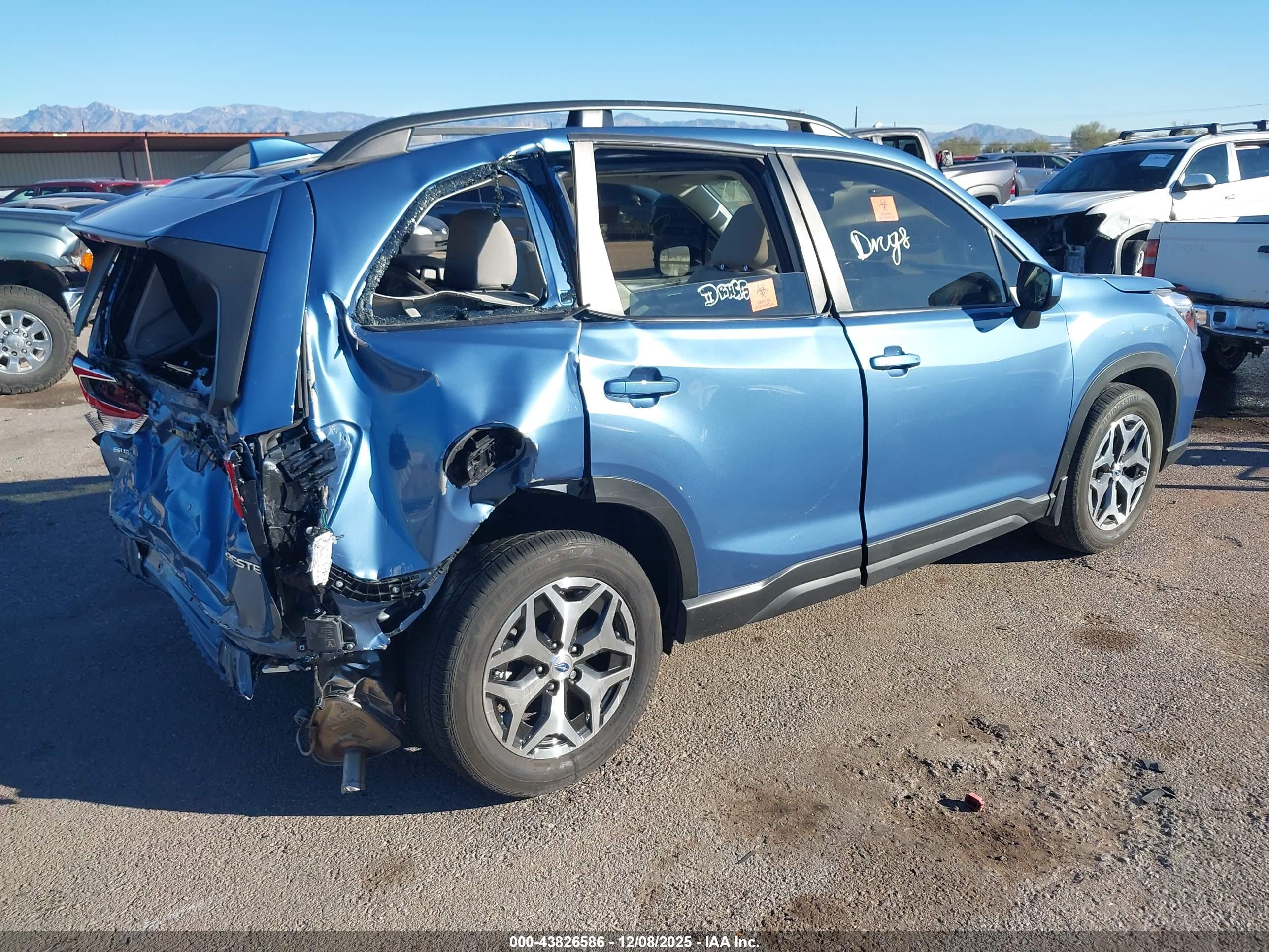 SUBARU FORESTER image 4