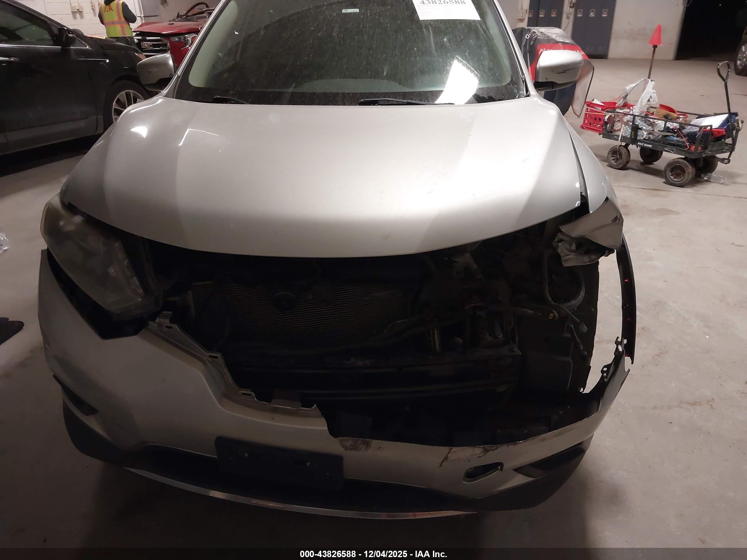 NISSAN ROGUE image 6