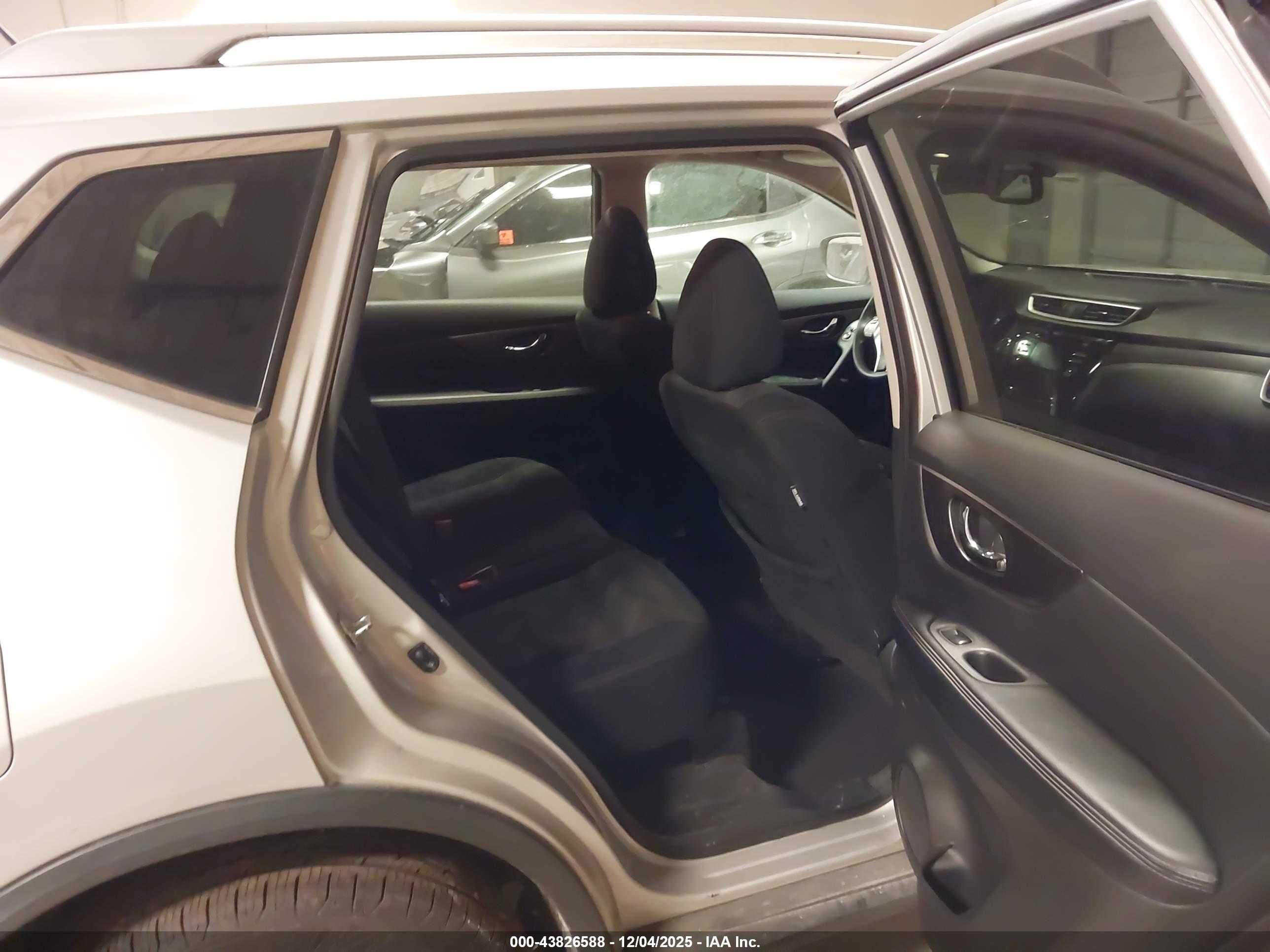 NISSAN ROGUE image 8