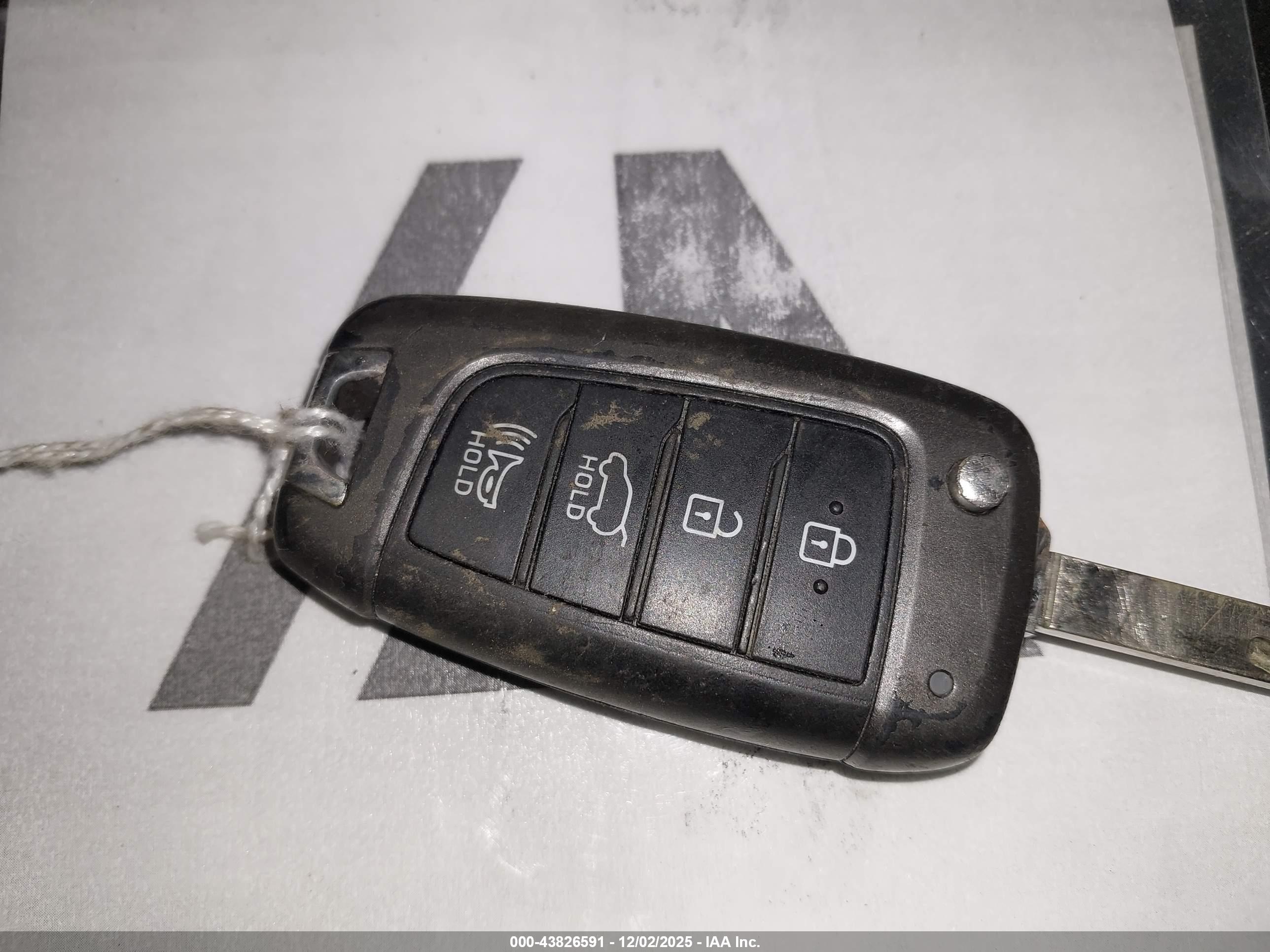 HYUNDAI SANTA image 11