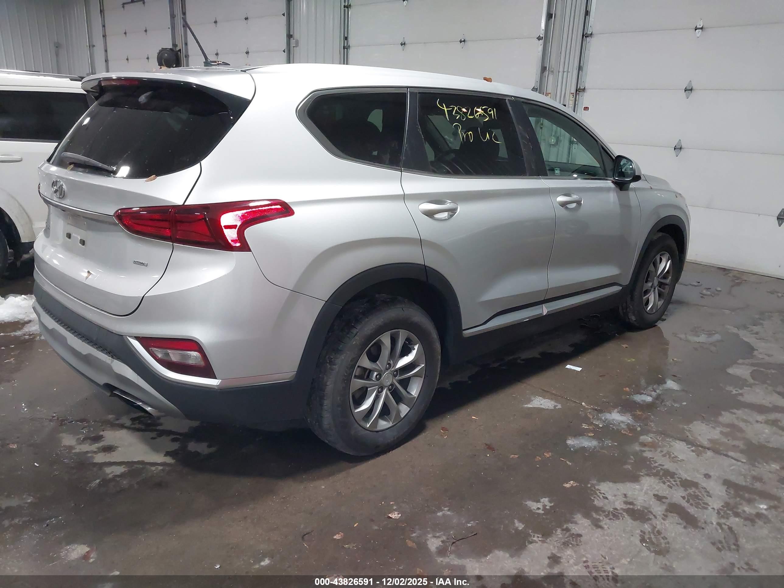 HYUNDAI SANTA image 4