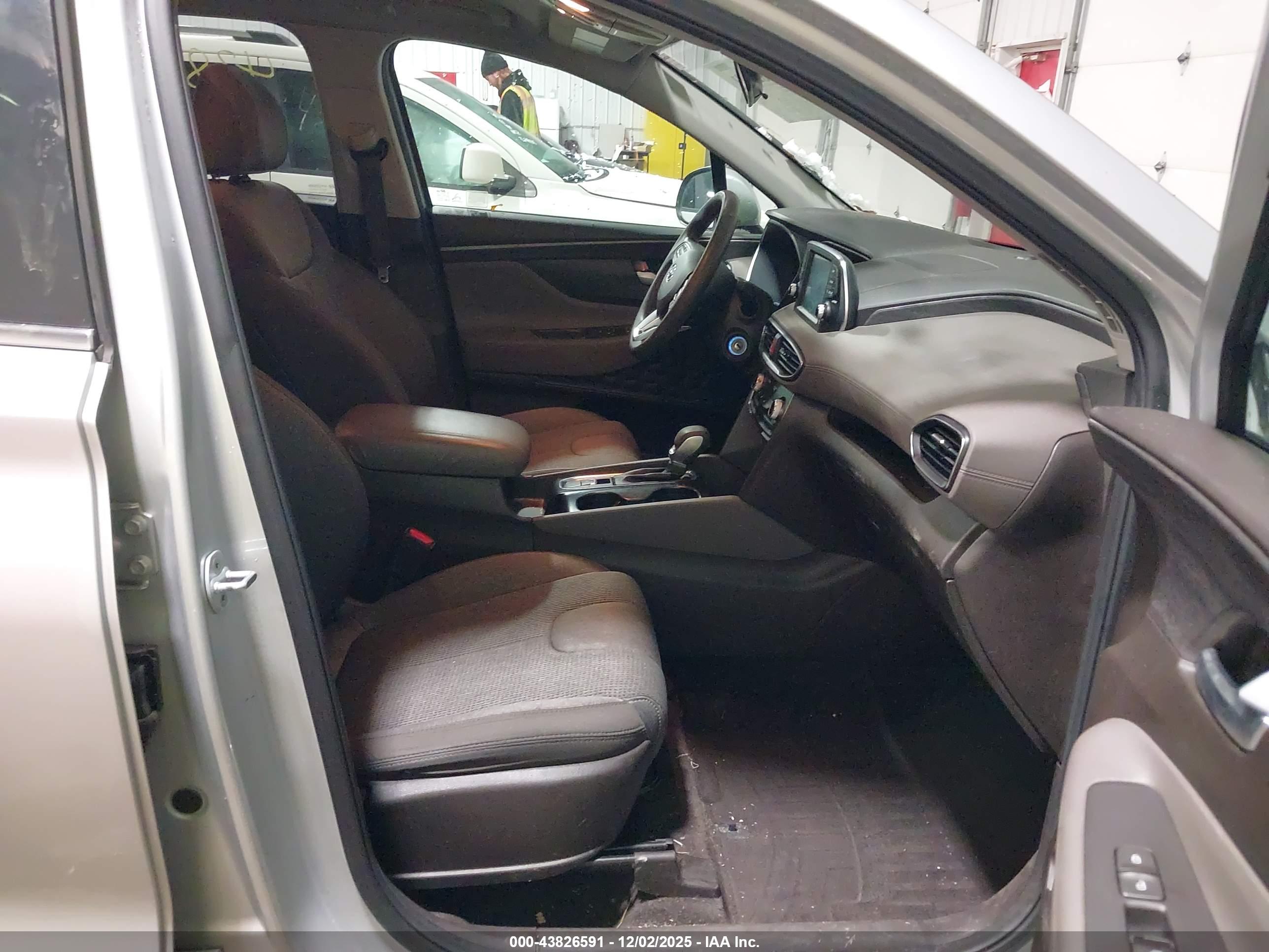 HYUNDAI SANTA image 5