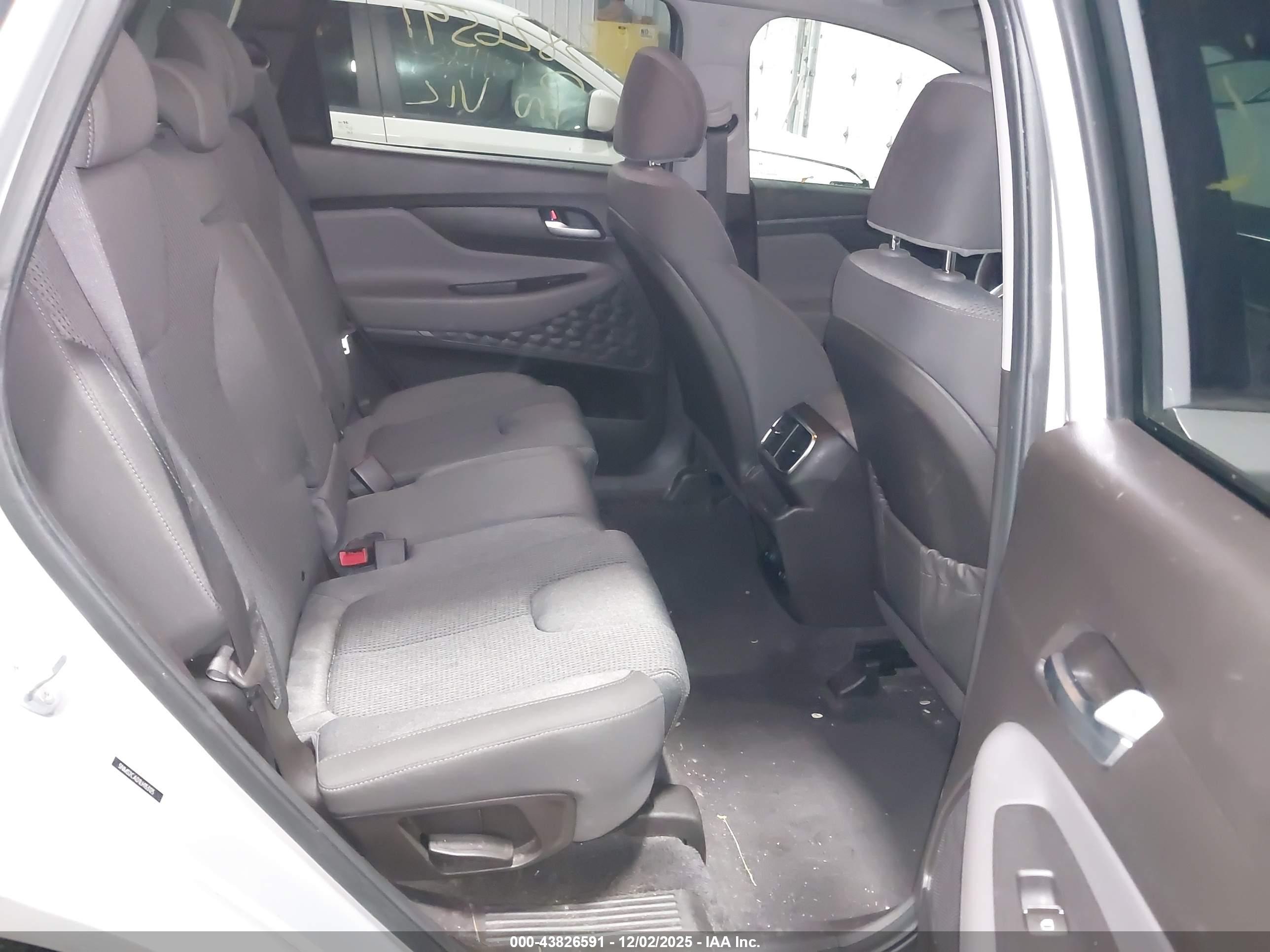 HYUNDAI SANTA image 8