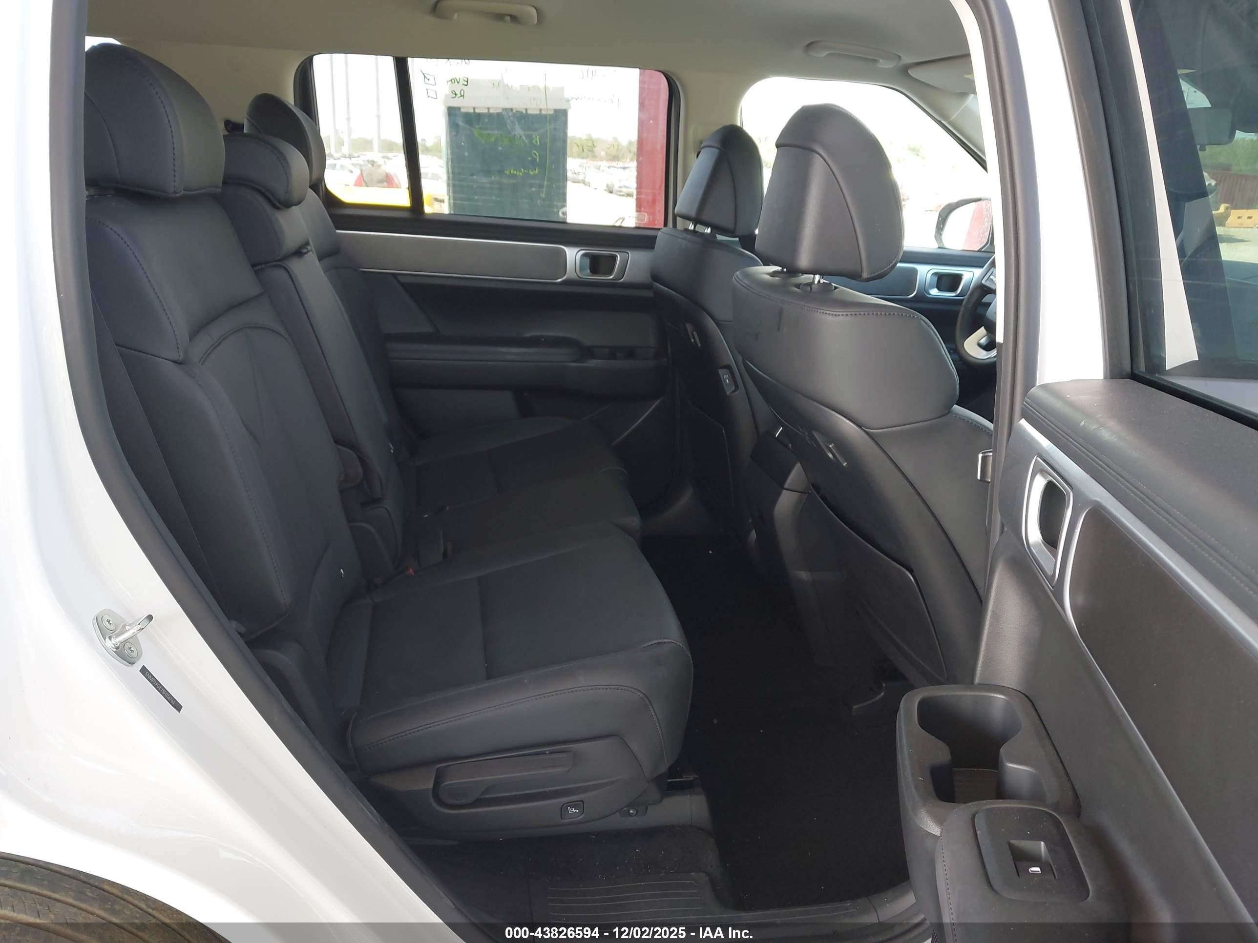 HYUNDAI SANTA image 8