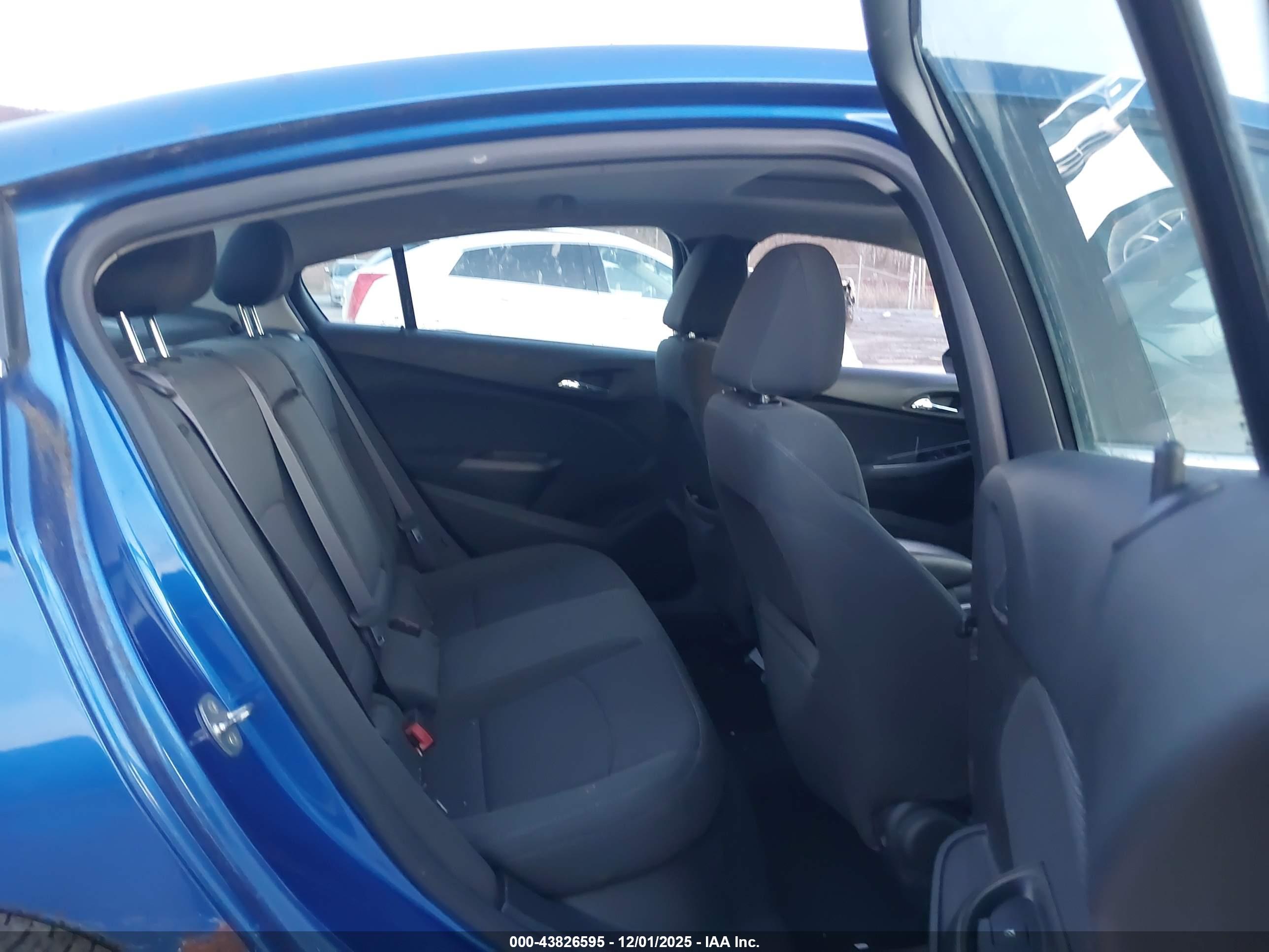 CHEVROLET CRUZE image 8